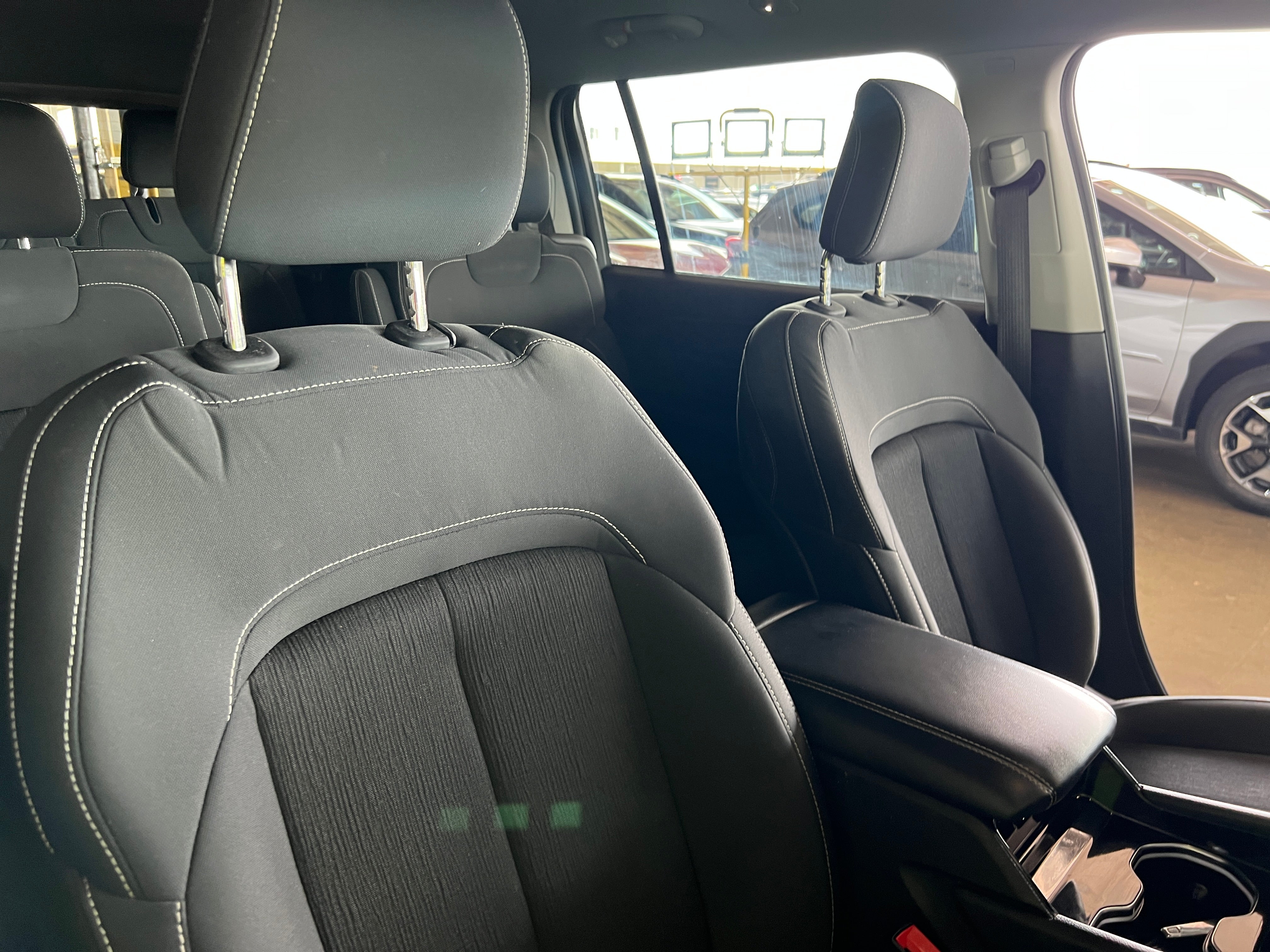 2022 Jeep Grand Cherokee L Laredo 2