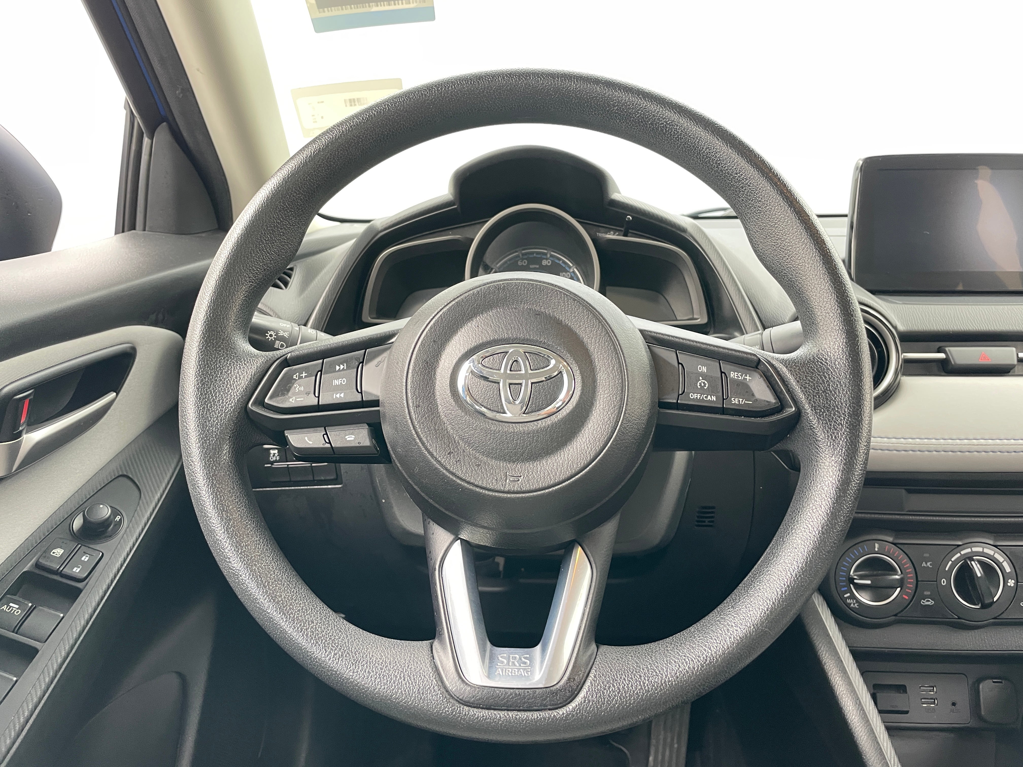 2019 Toyota Yaris LE 5