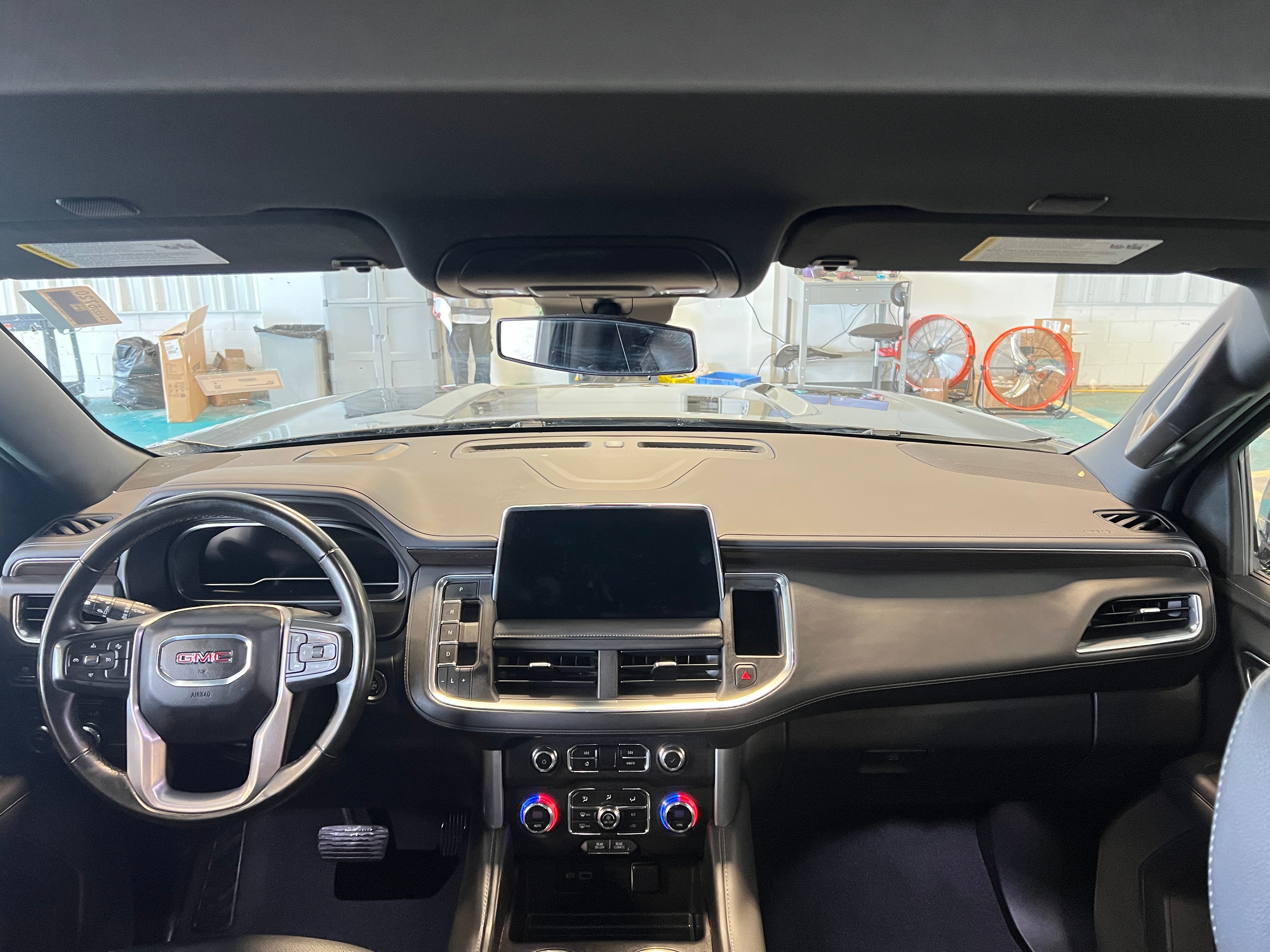 2023 GMC Yukon SLE 3