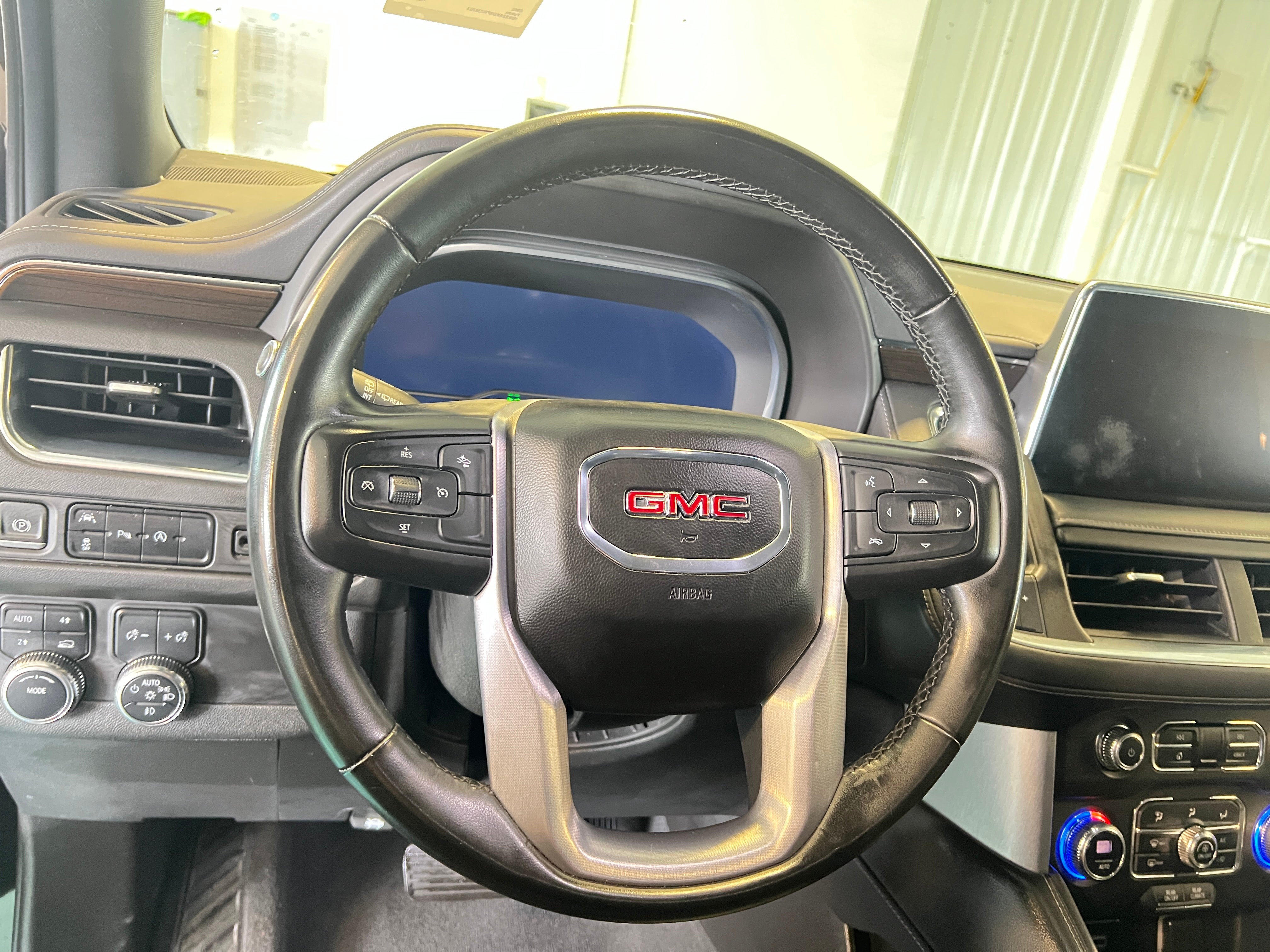 2023 GMC Yukon SLE 5