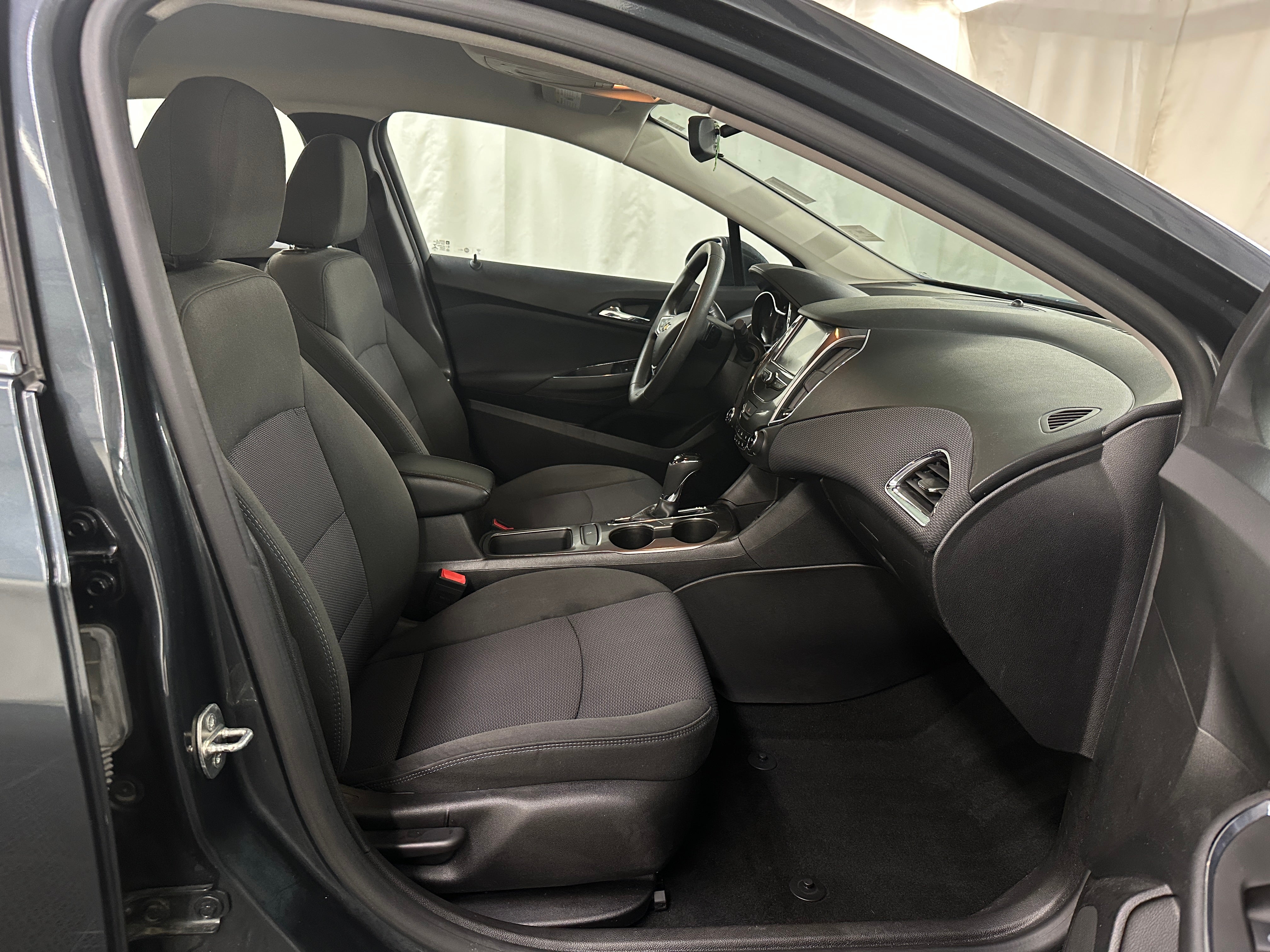 2017 Chevrolet Cruze LT 2
