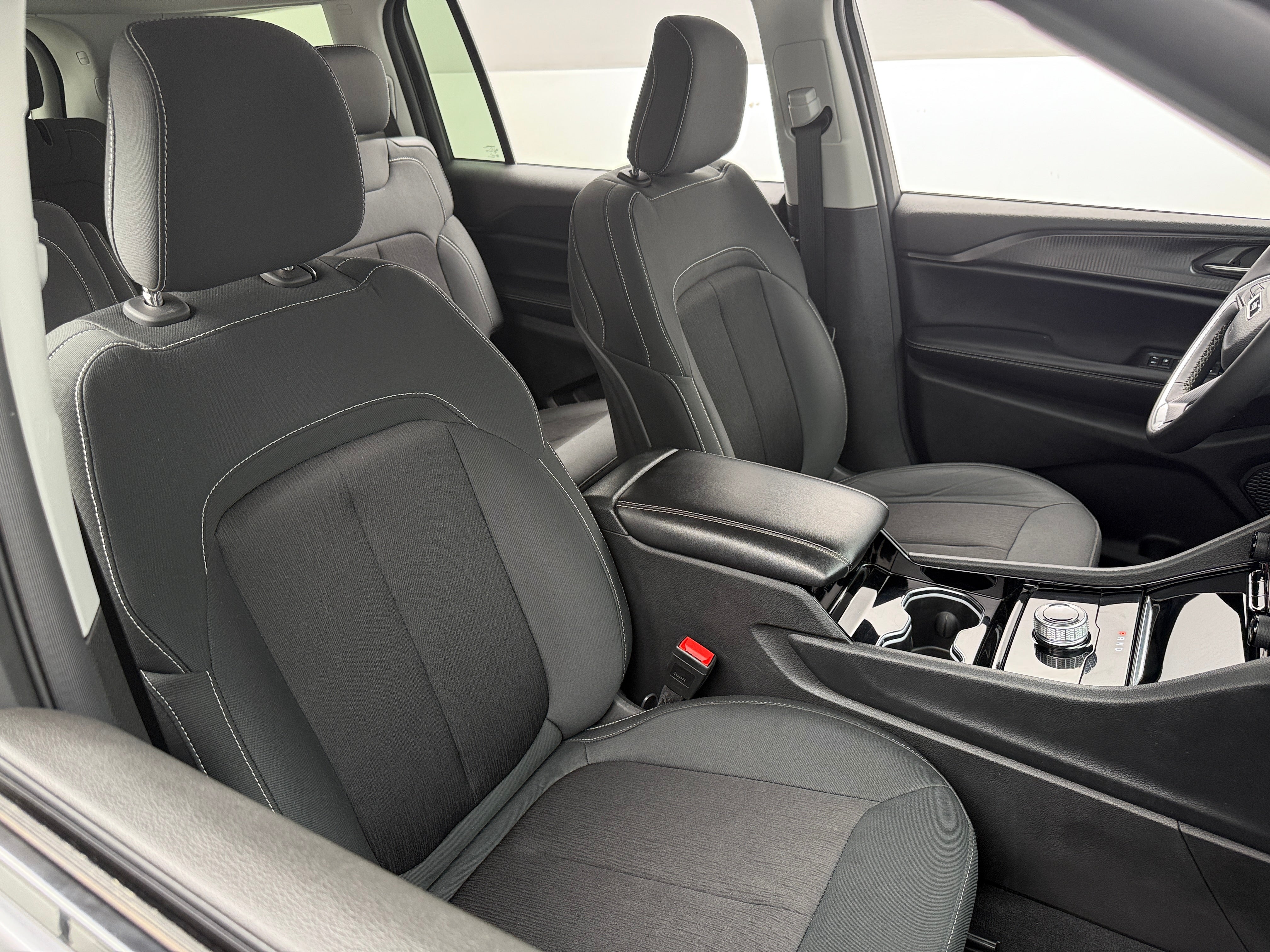 2023 Jeep Grand Cherokee L Laredo 2