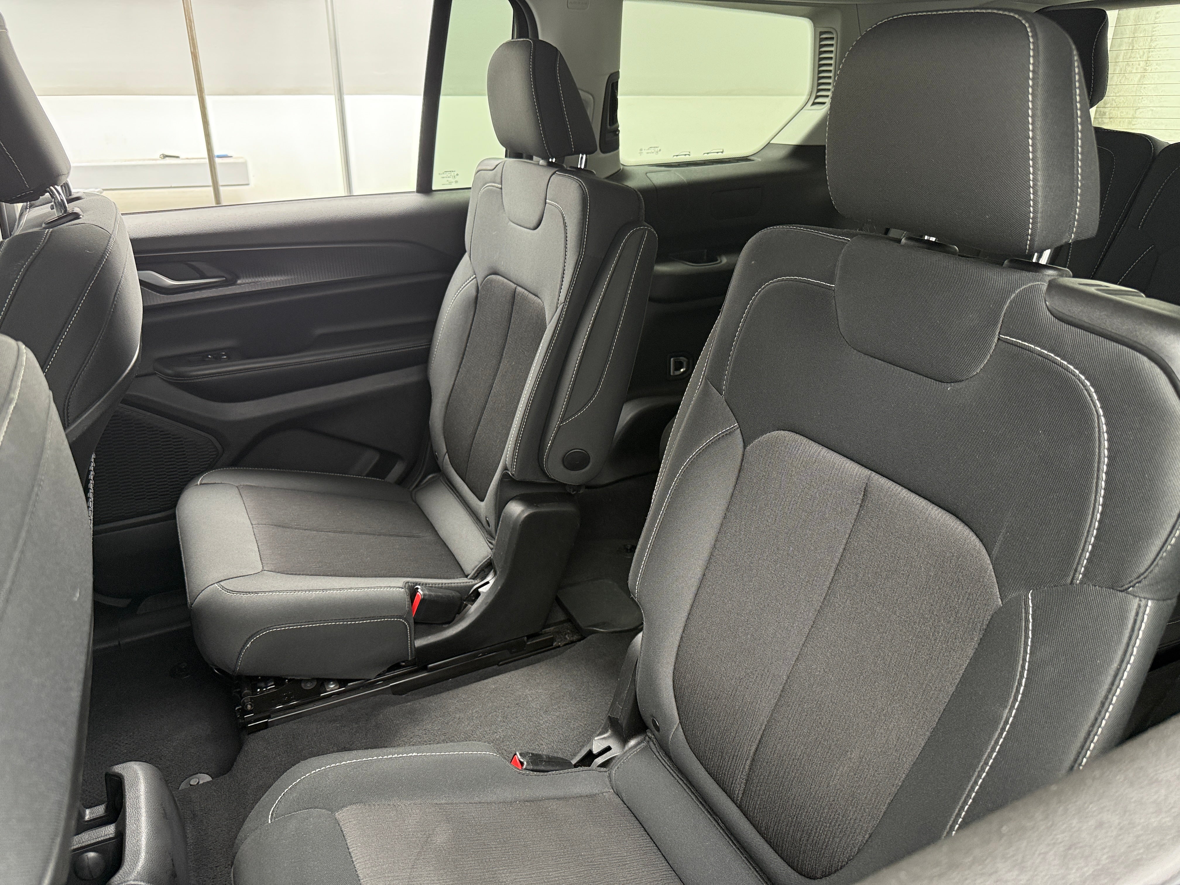 2023 Jeep Grand Cherokee L Laredo 6