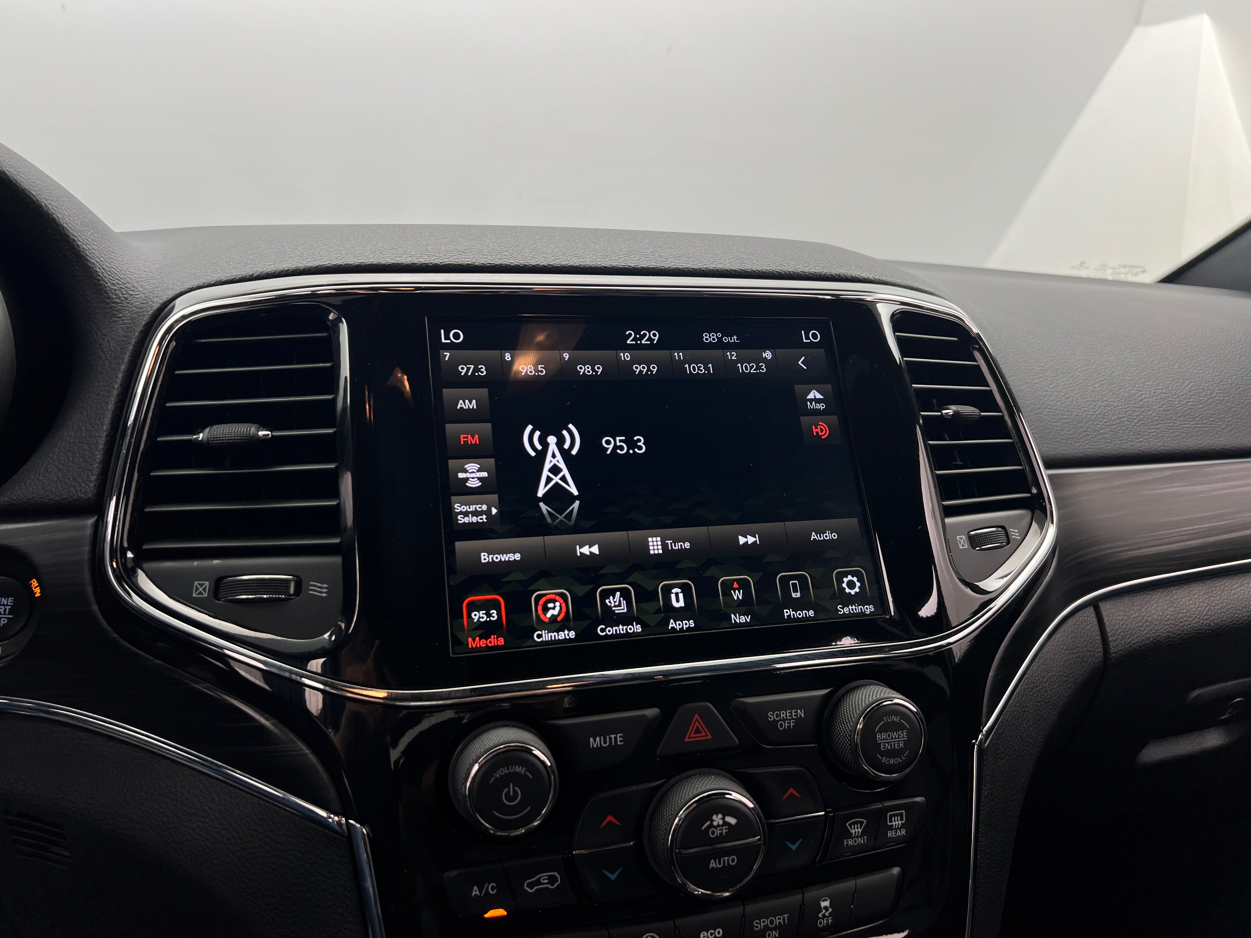 2021 Jeep Grand Cherokee Limited Edition 3