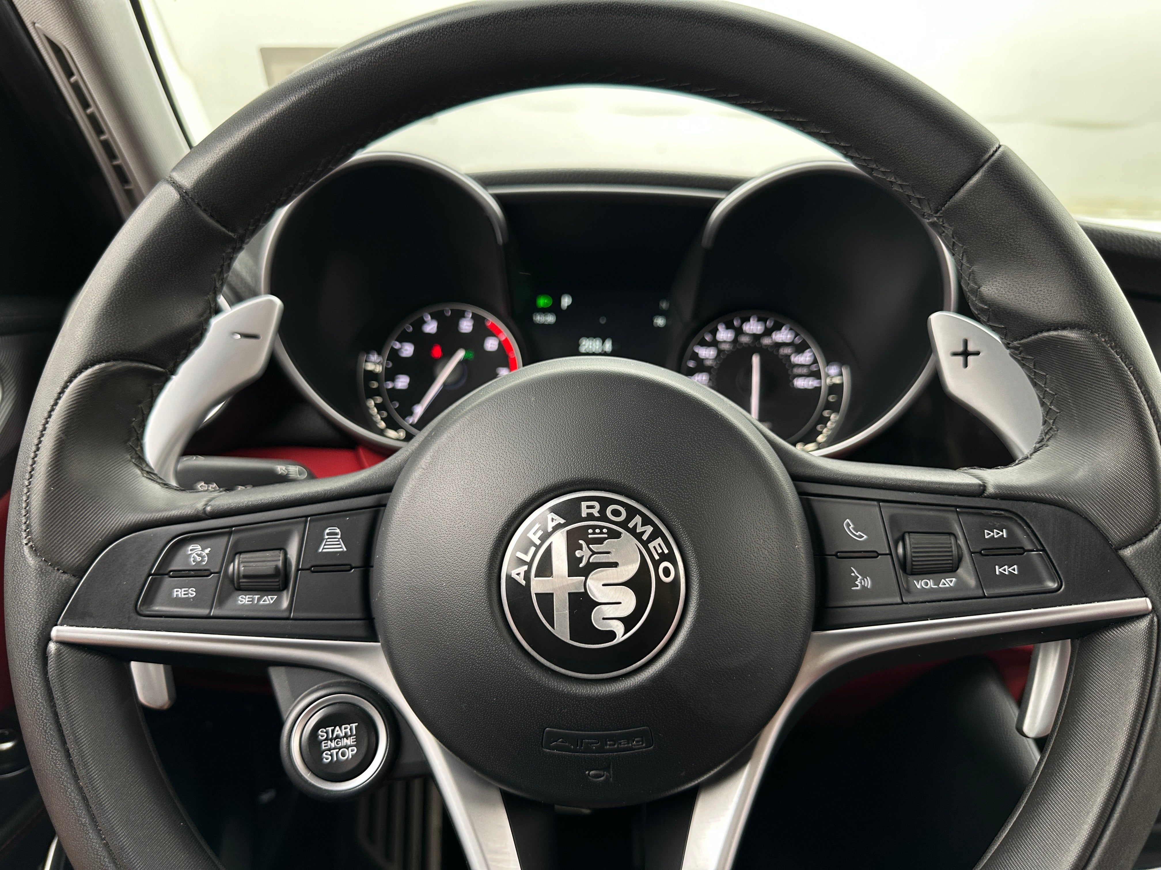 2017 Alfa Romeo Giulia Base 4