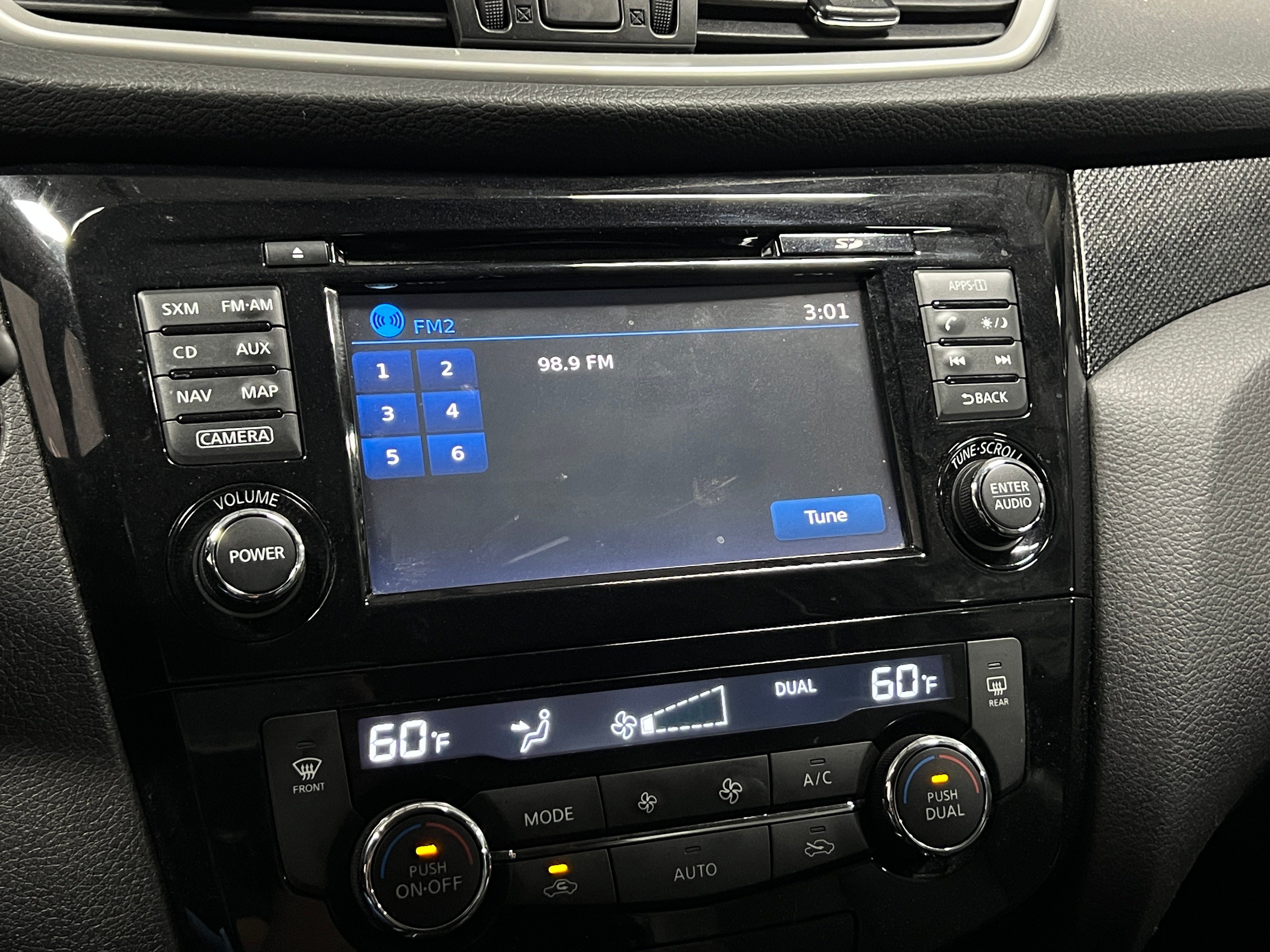2016 Nissan Rogue SL 3