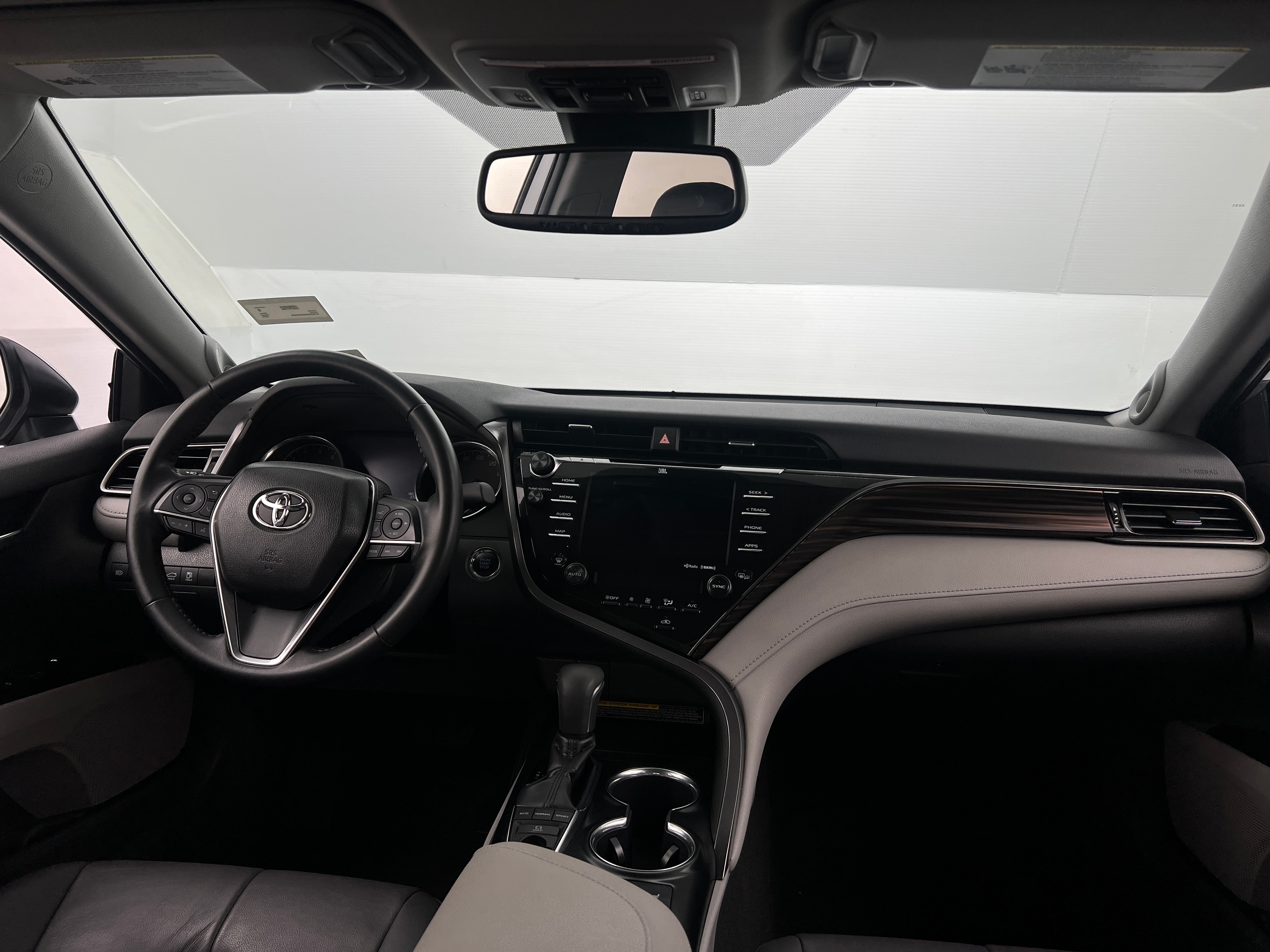 2019 Toyota Camry XLE 2