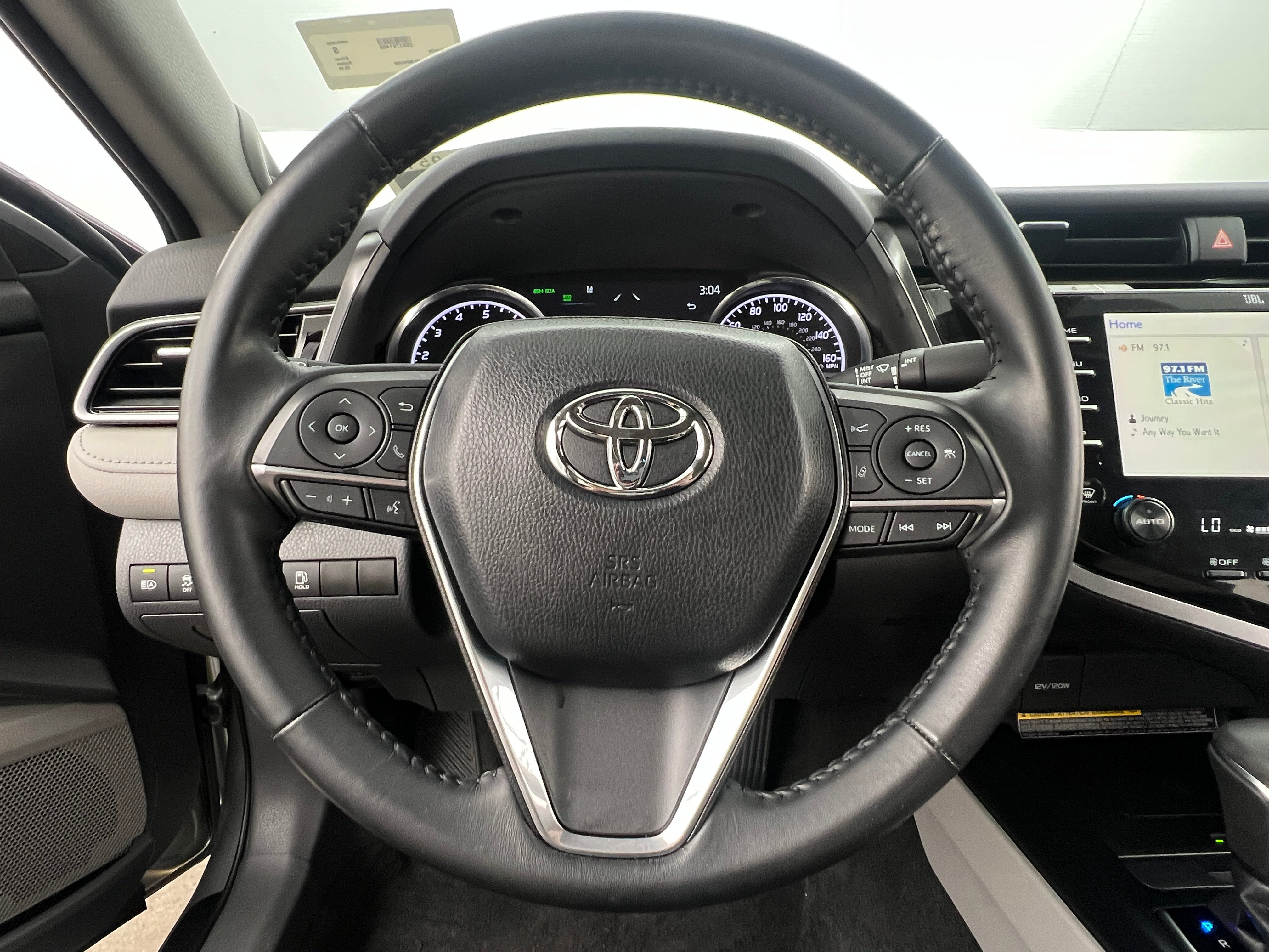 2019 Toyota Camry XLE 4