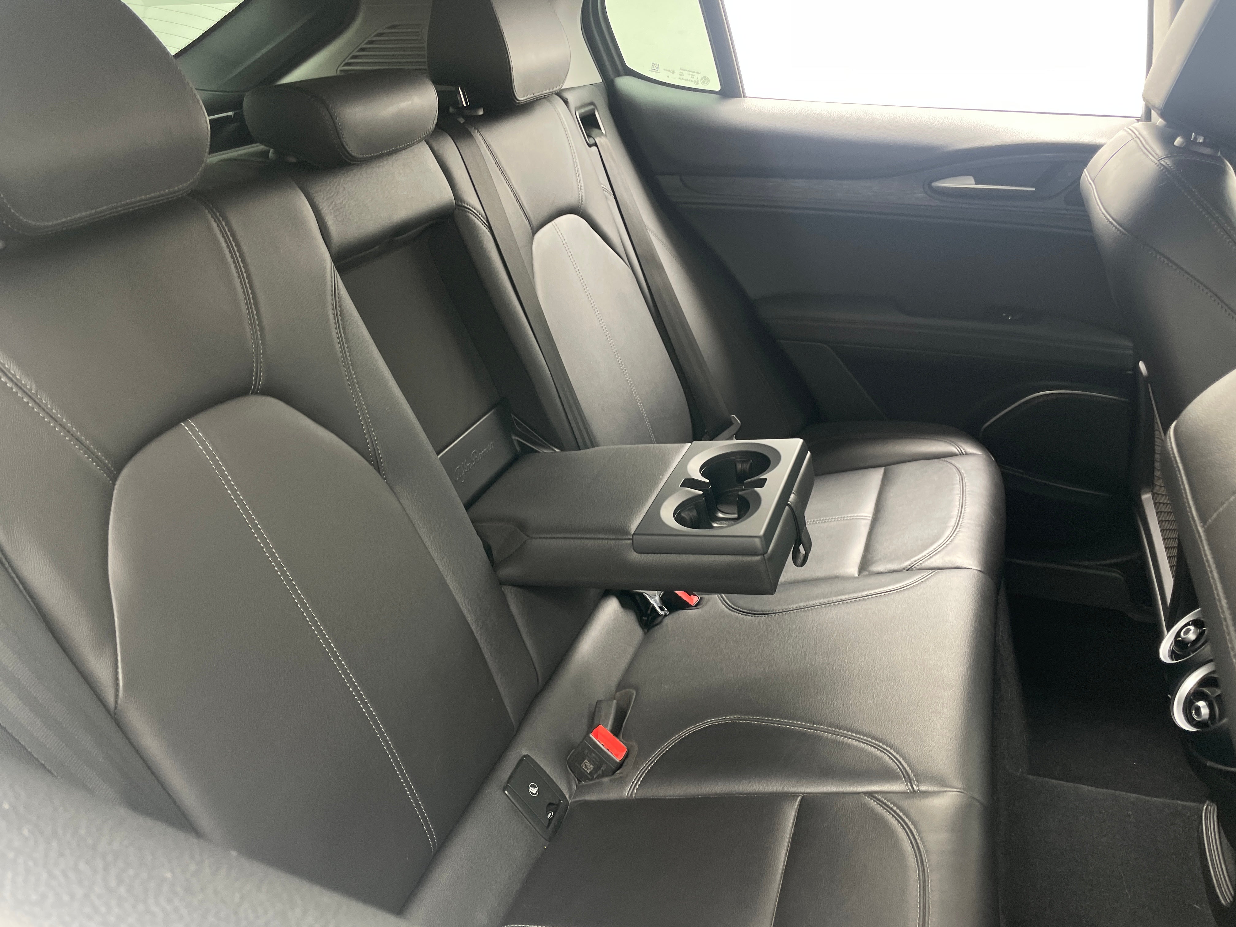 2020 Alfa Romeo Stelvio Base 5