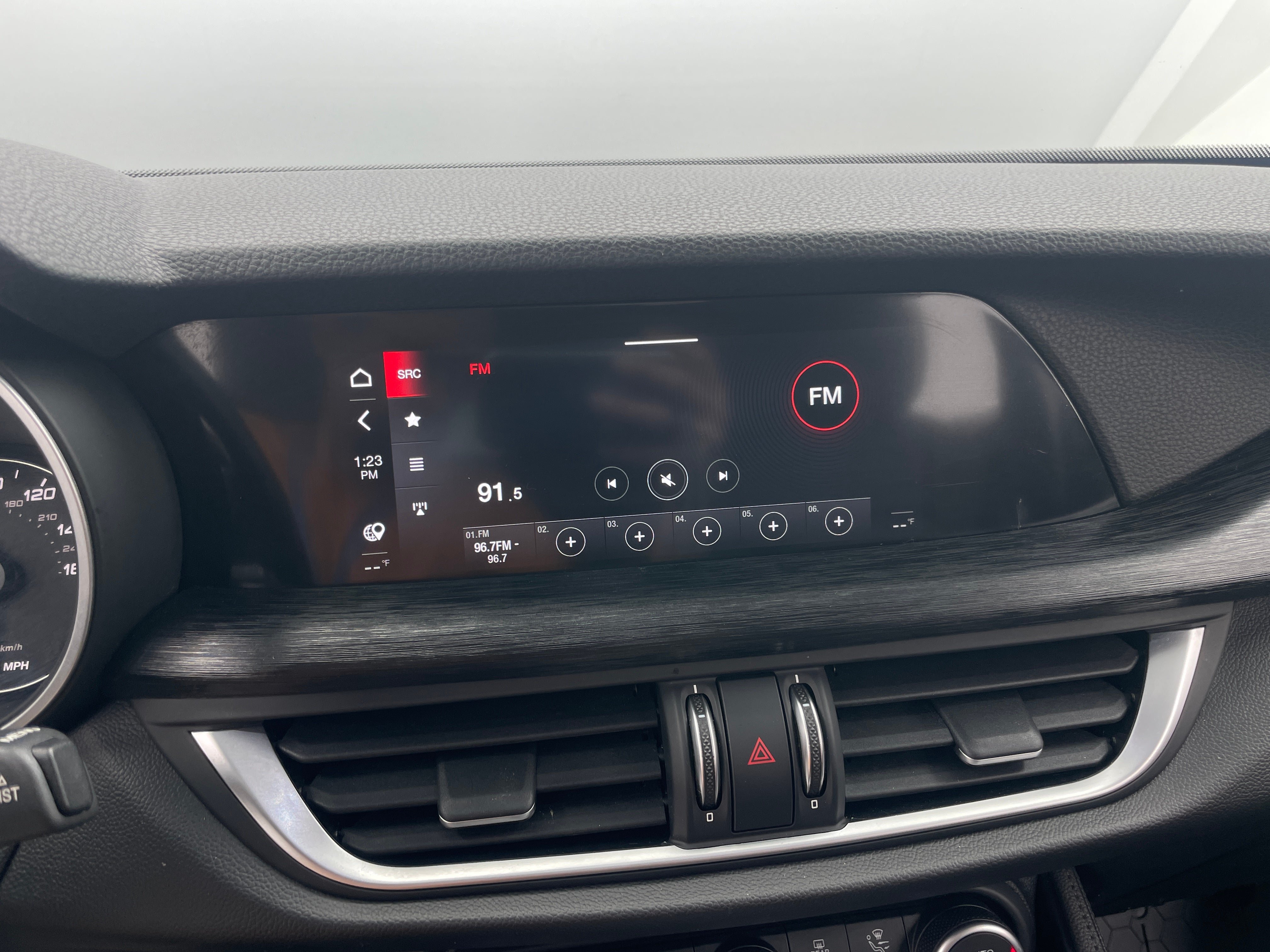 2020 Alfa Romeo Stelvio Base 3