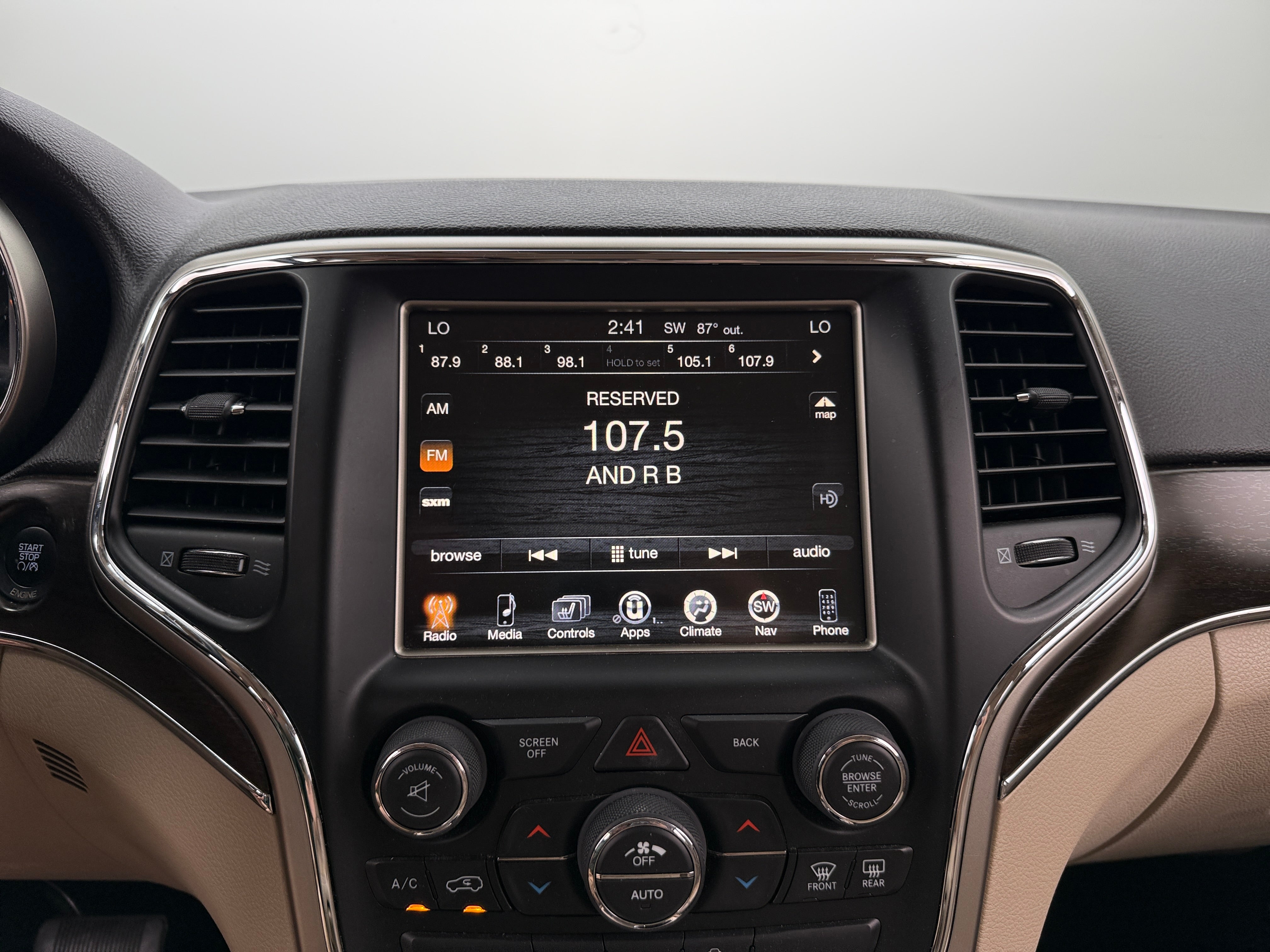 2014 Jeep Grand Cherokee Limited Edition 3