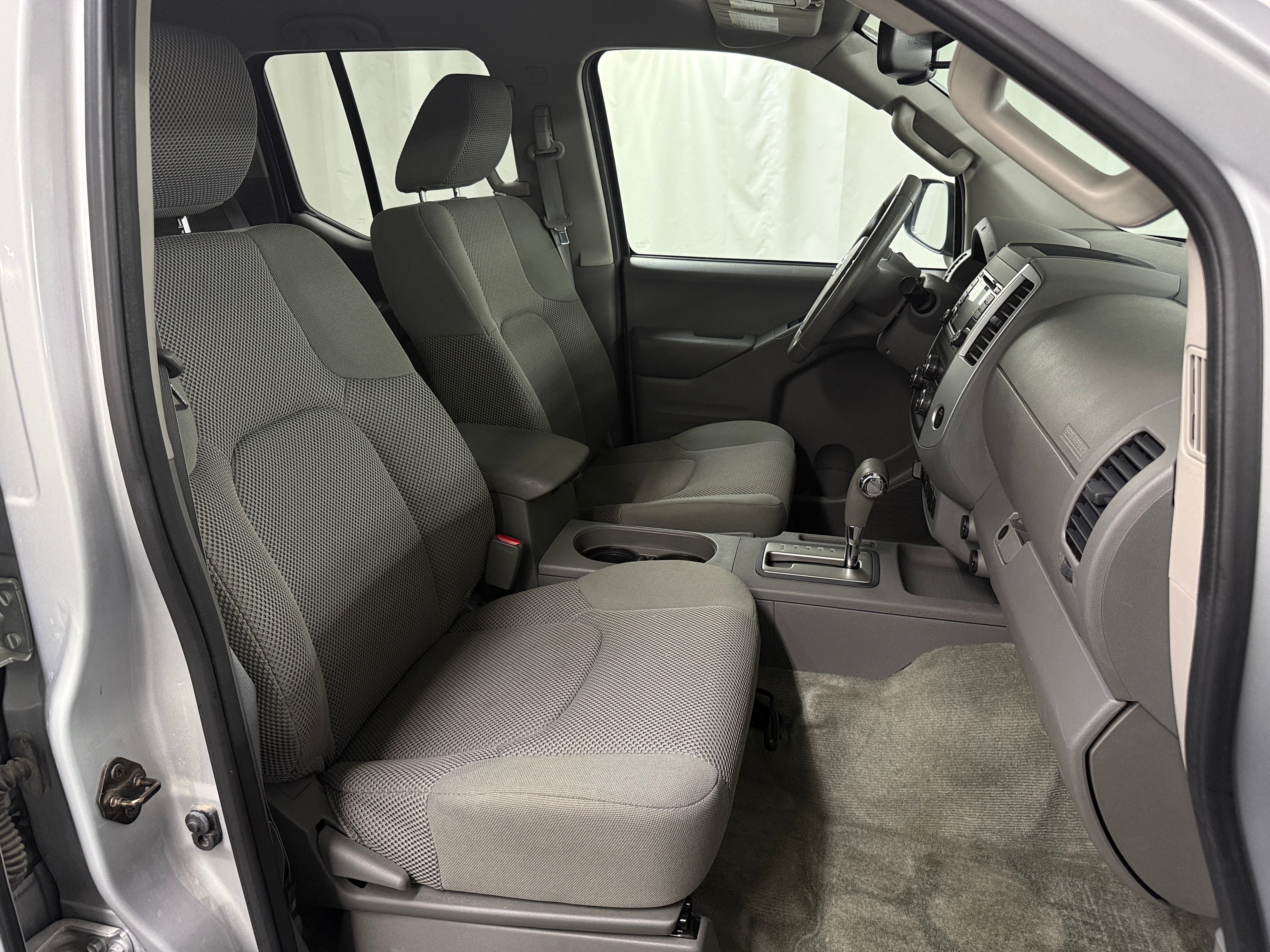 2015 Nissan Frontier SV 2