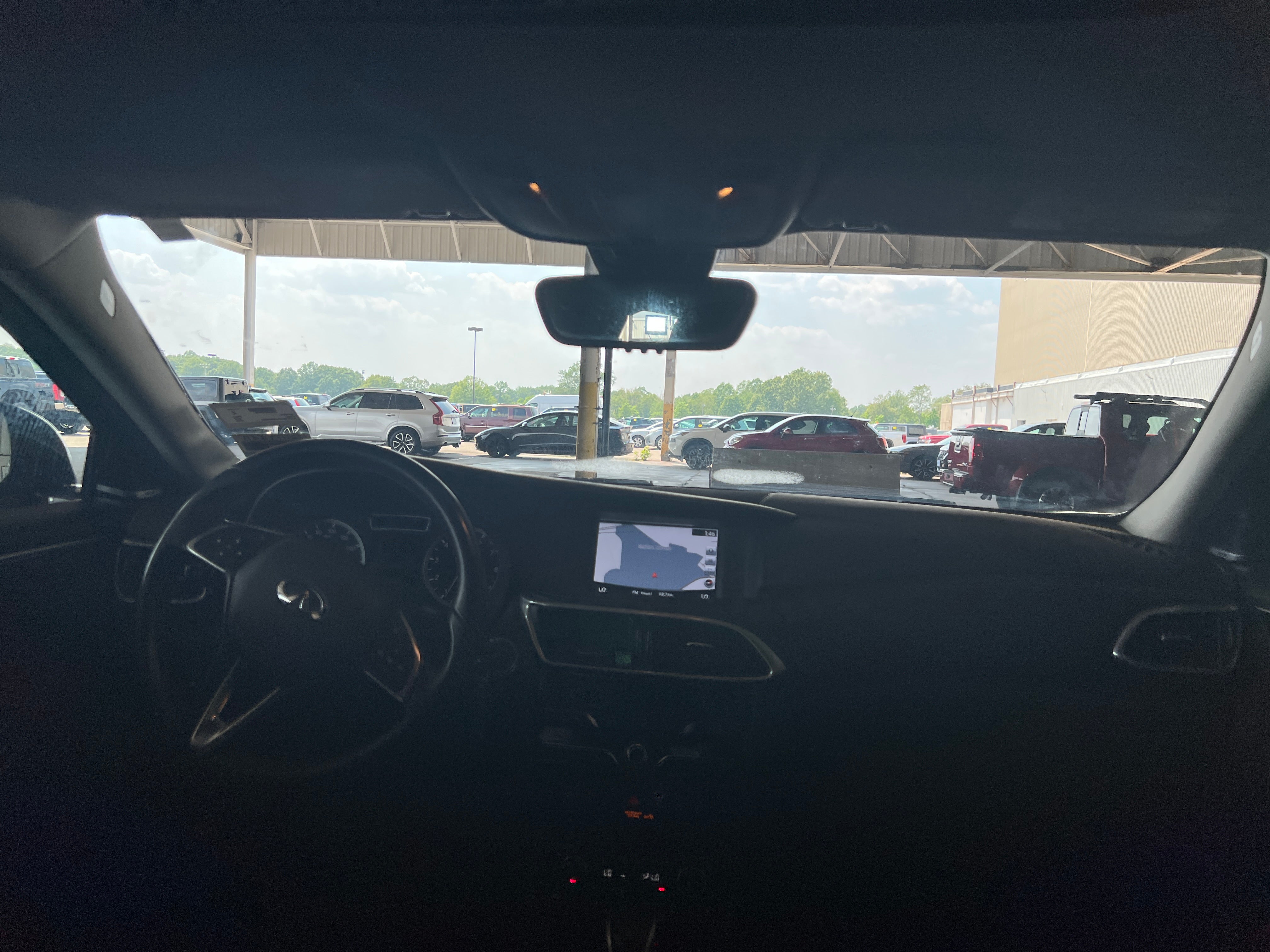 2018 INFINITI QX30 Essential 2