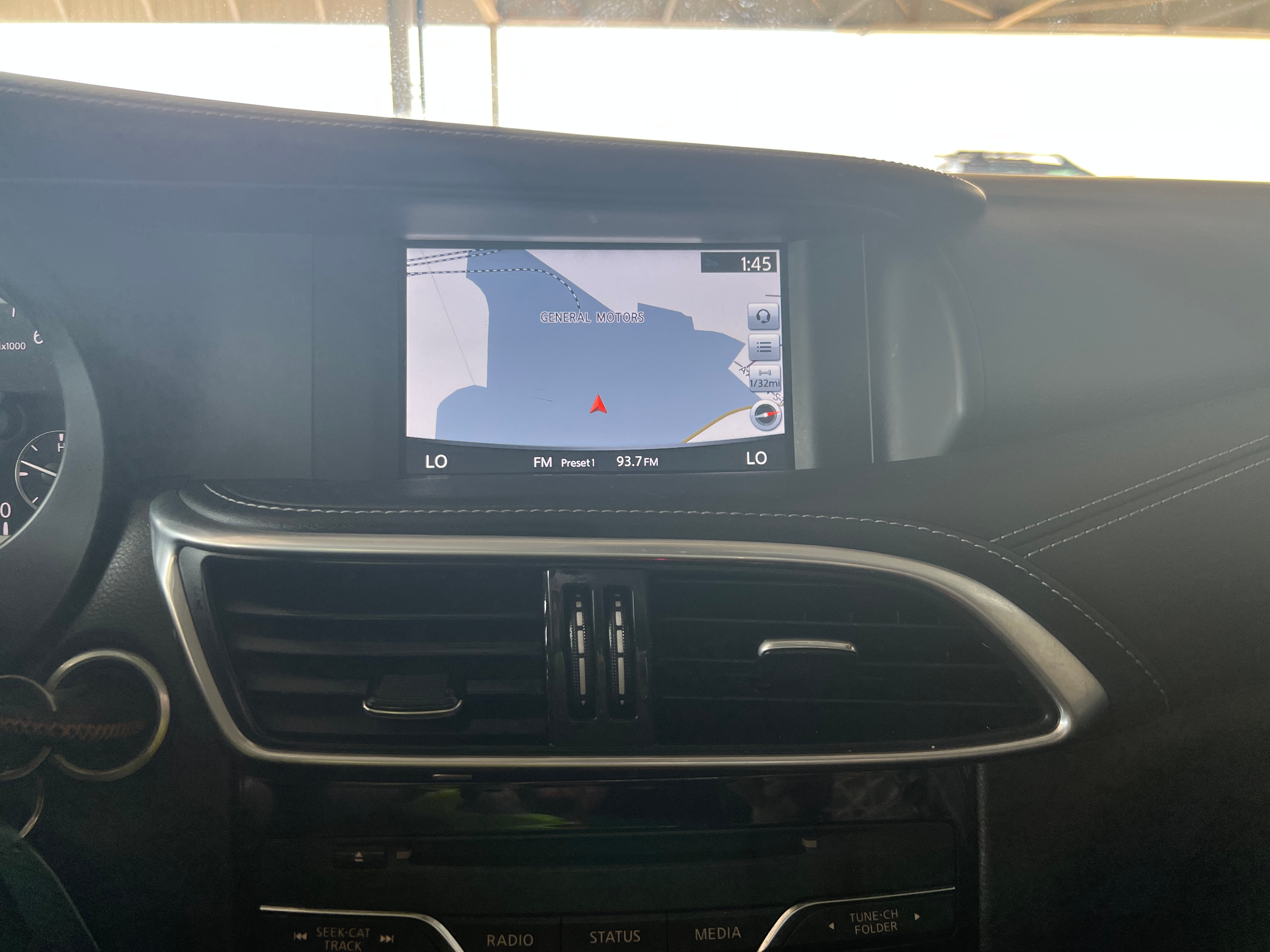 2018 INFINITI QX30 Essential 3