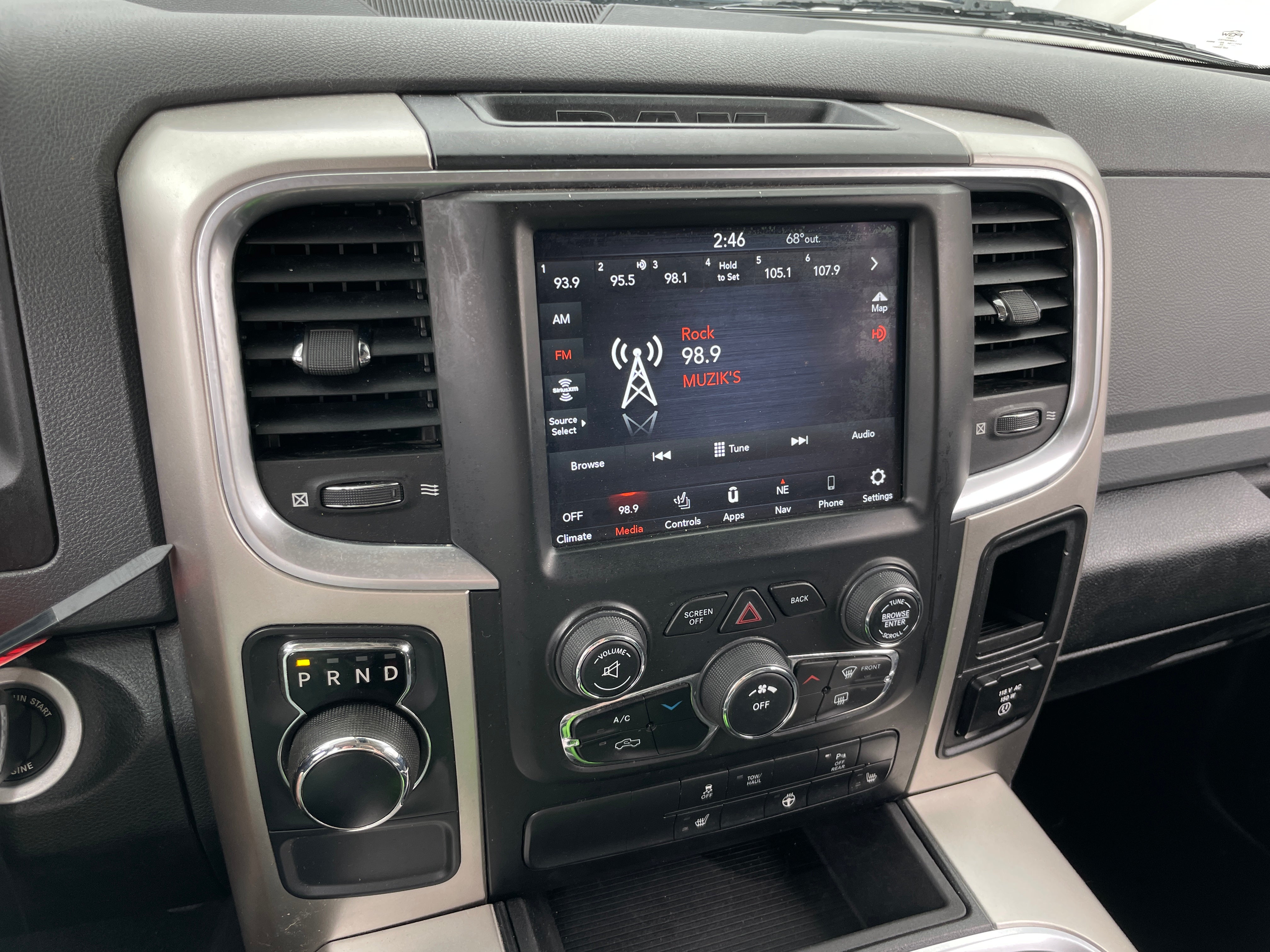 2020 RAM 1500 Classic SLT 4