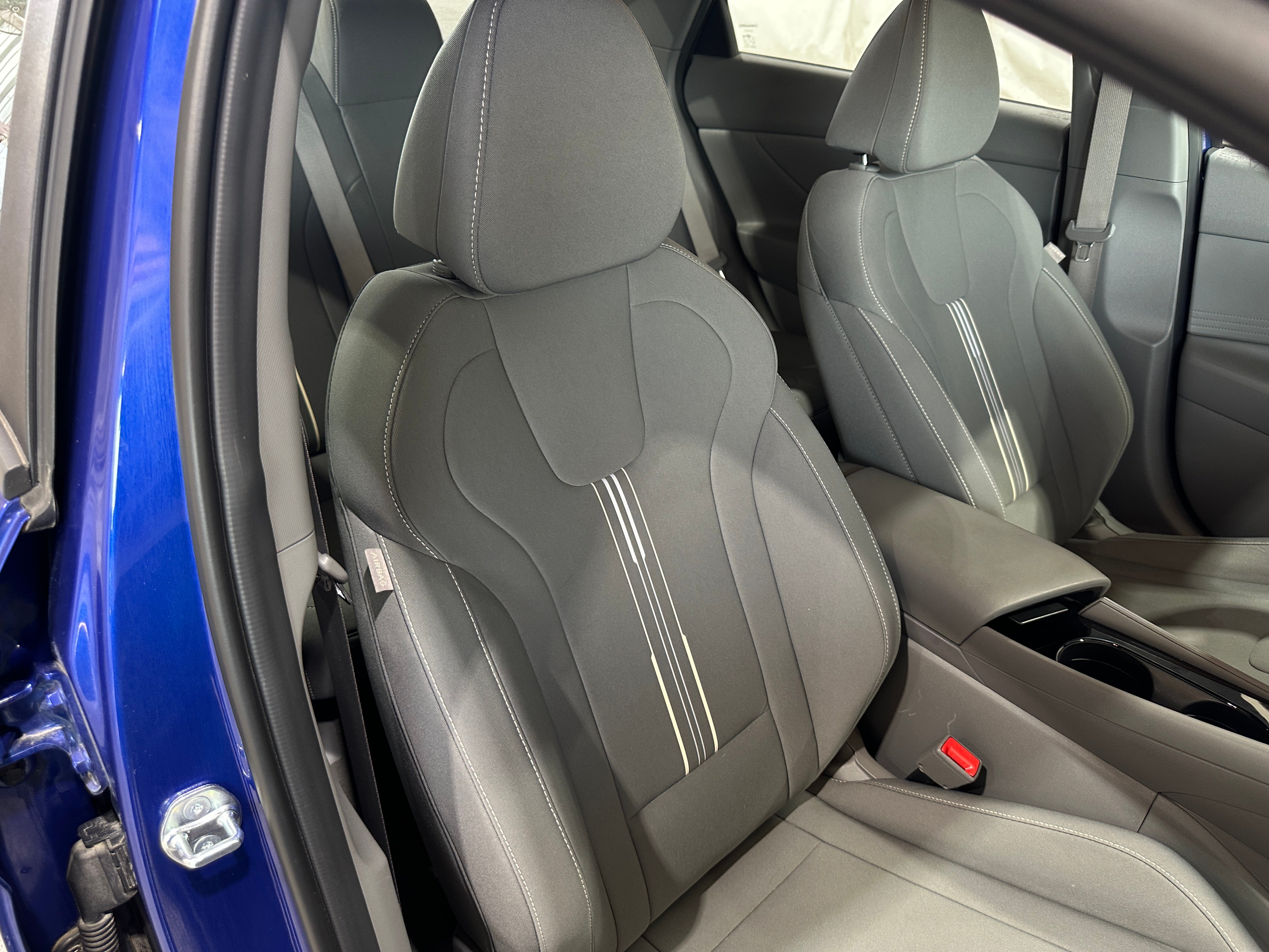 2023 Hyundai Elantra Blue 2
