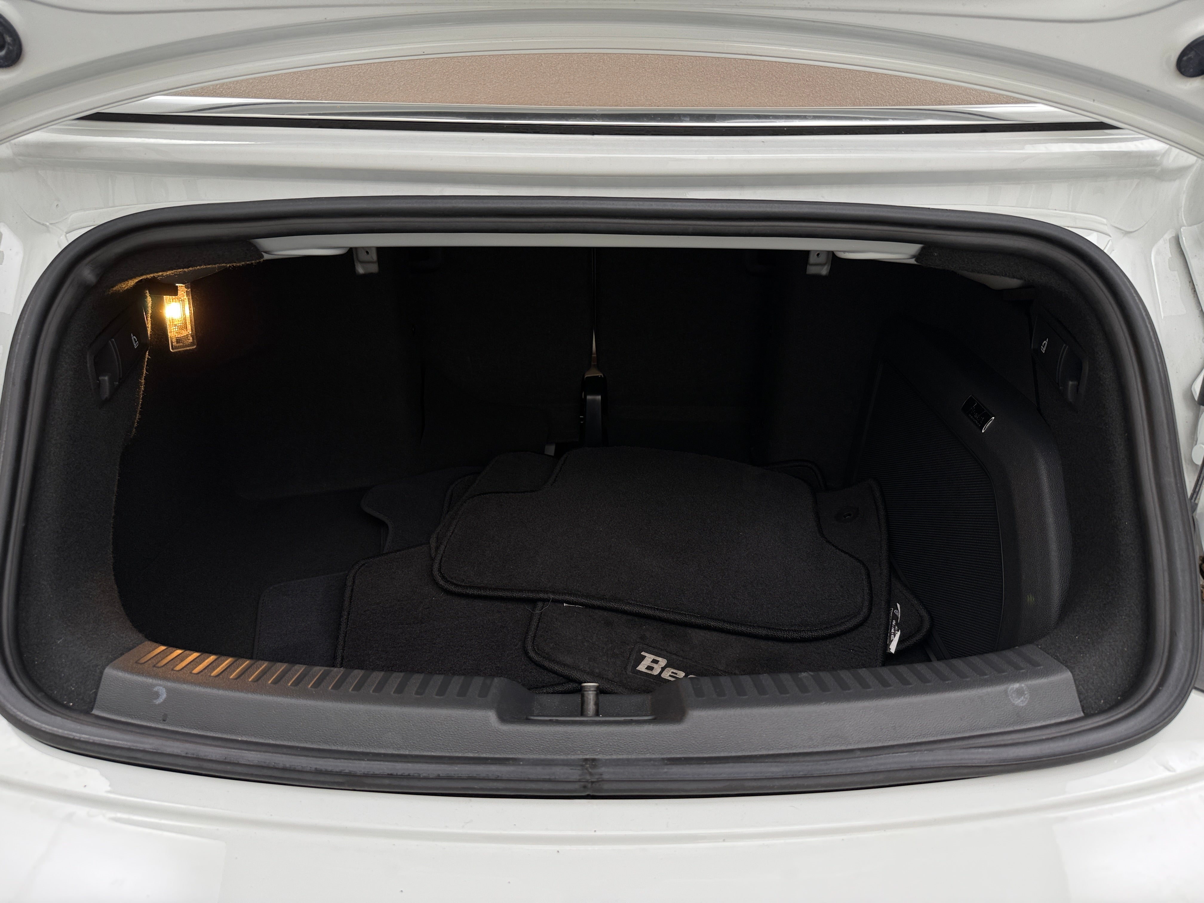 2018 Volkswagen Beetle SE 6