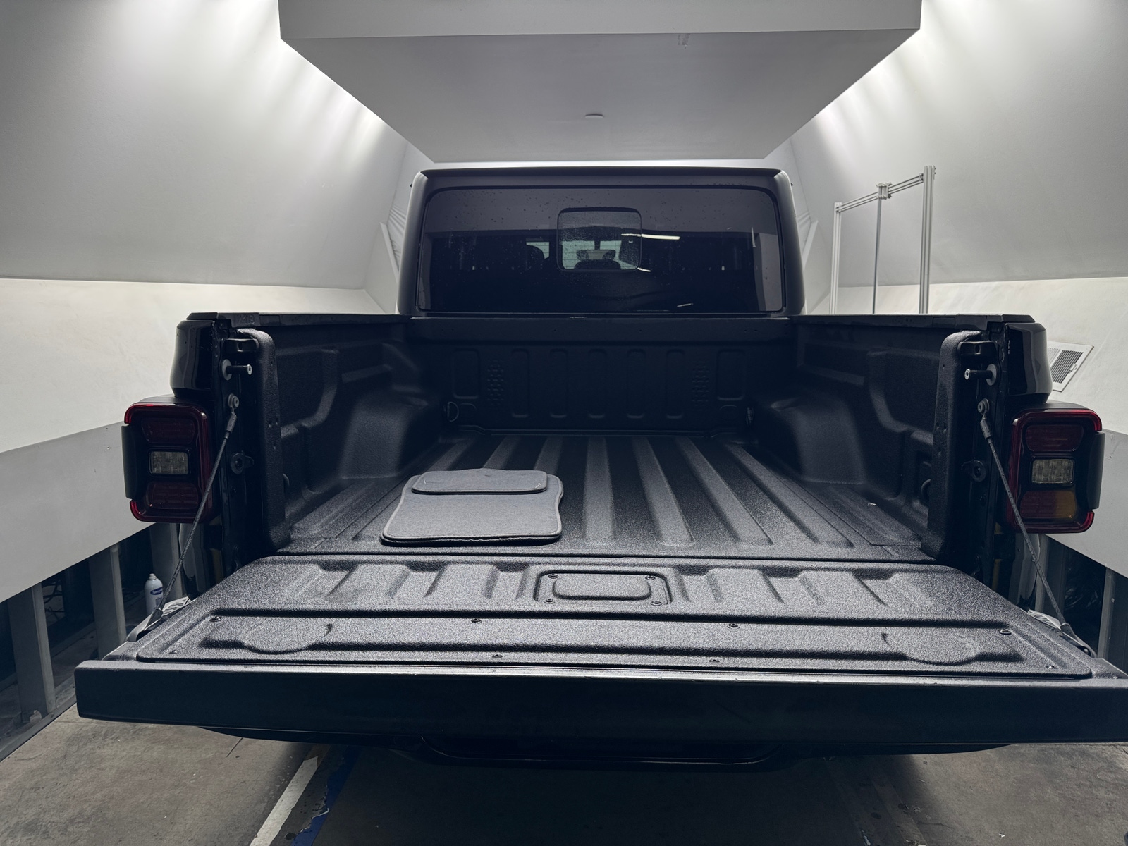 Thumbnail: 2023 Jeep Gladiator - 6