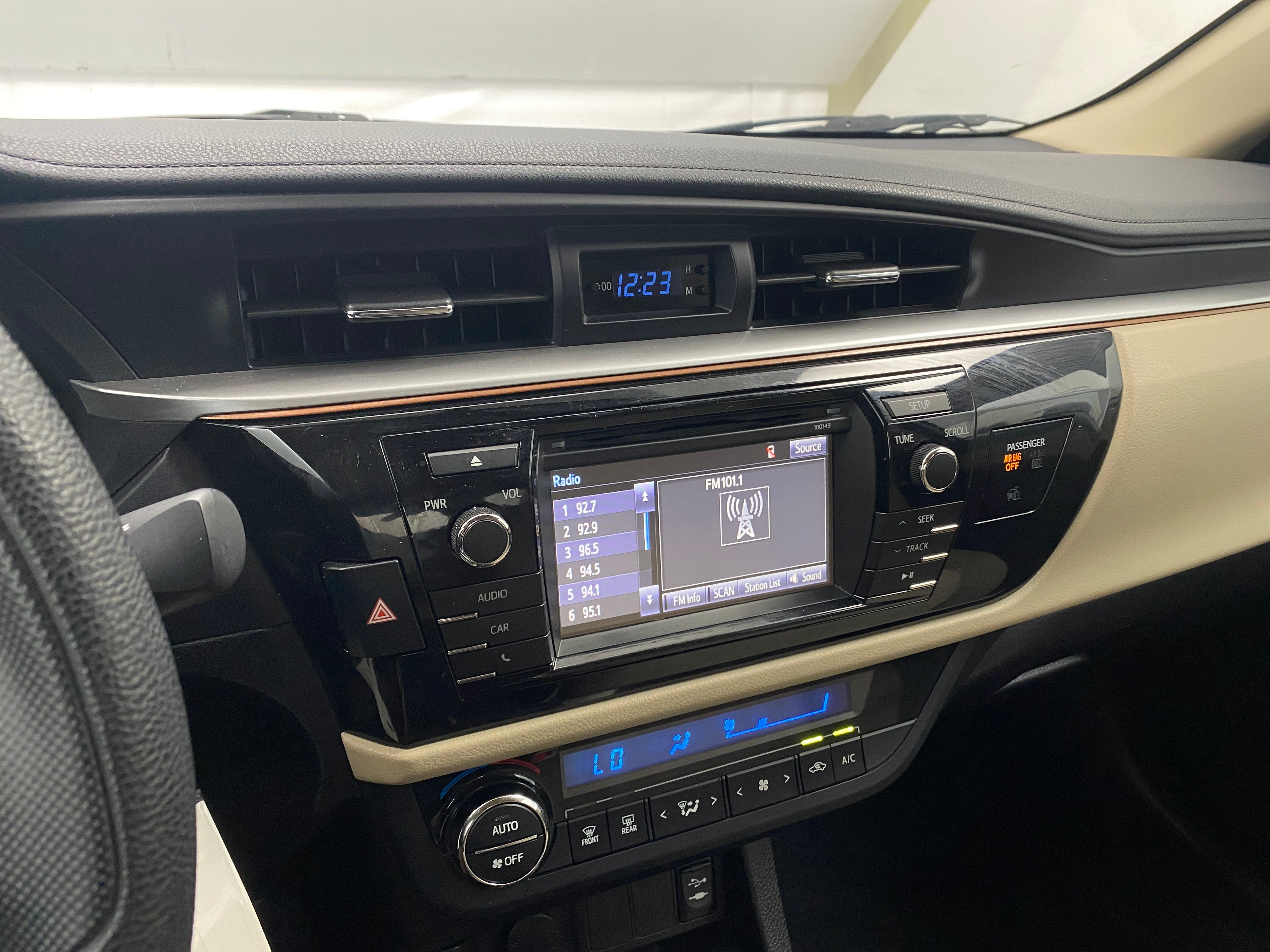 2014 Toyota Corolla LE 4