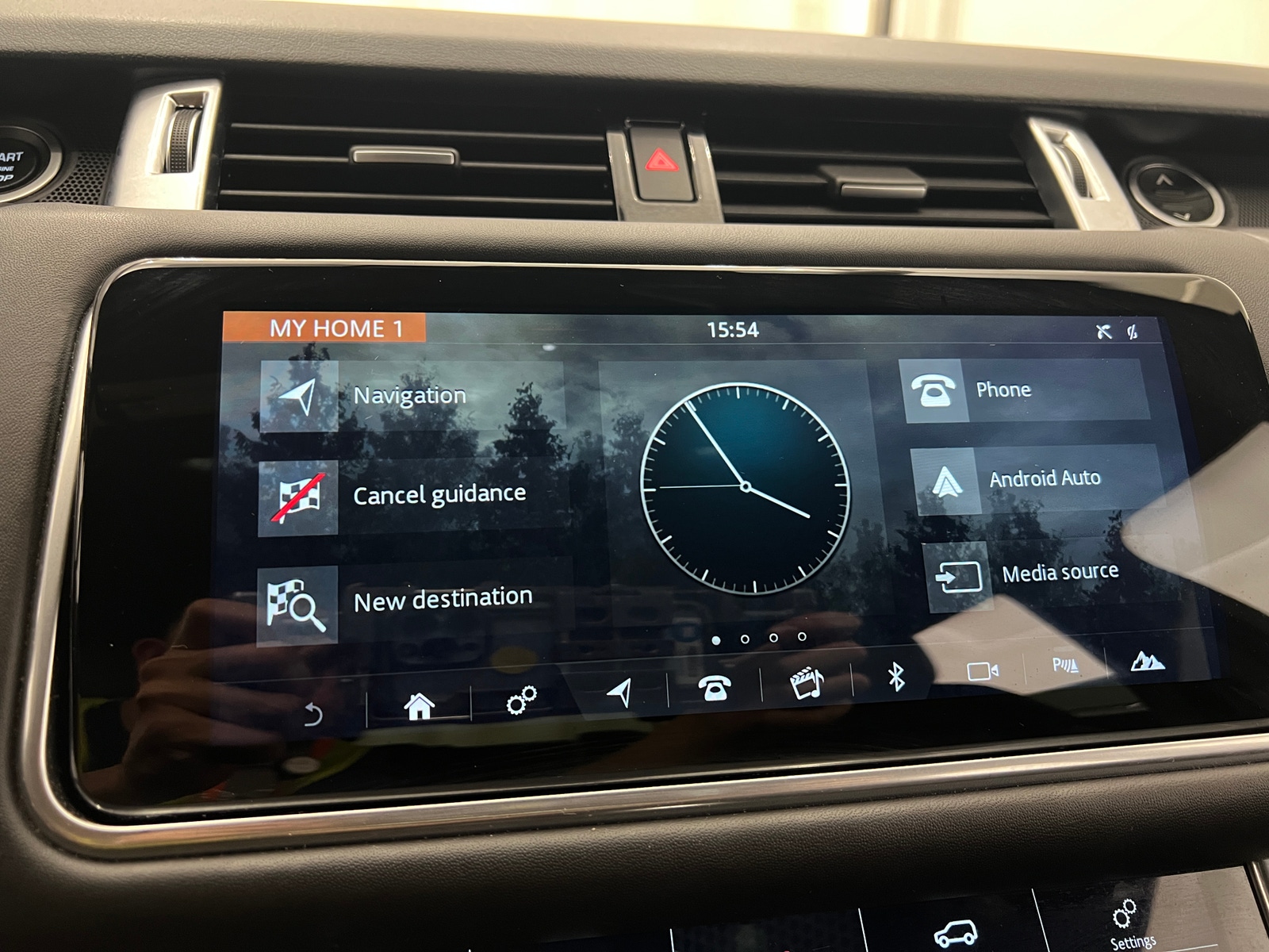 Thumbnail: 2020 Land Rover Range Rover Sport - 3