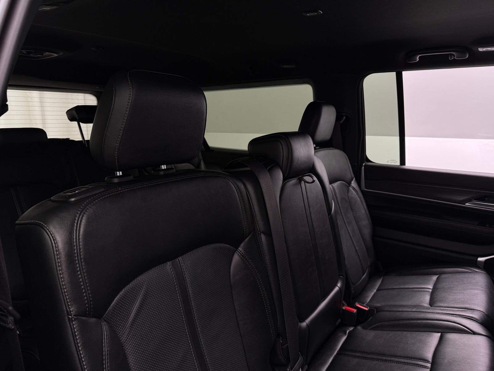 Thumbnail: 2023 Jeep Wagoneer - 5