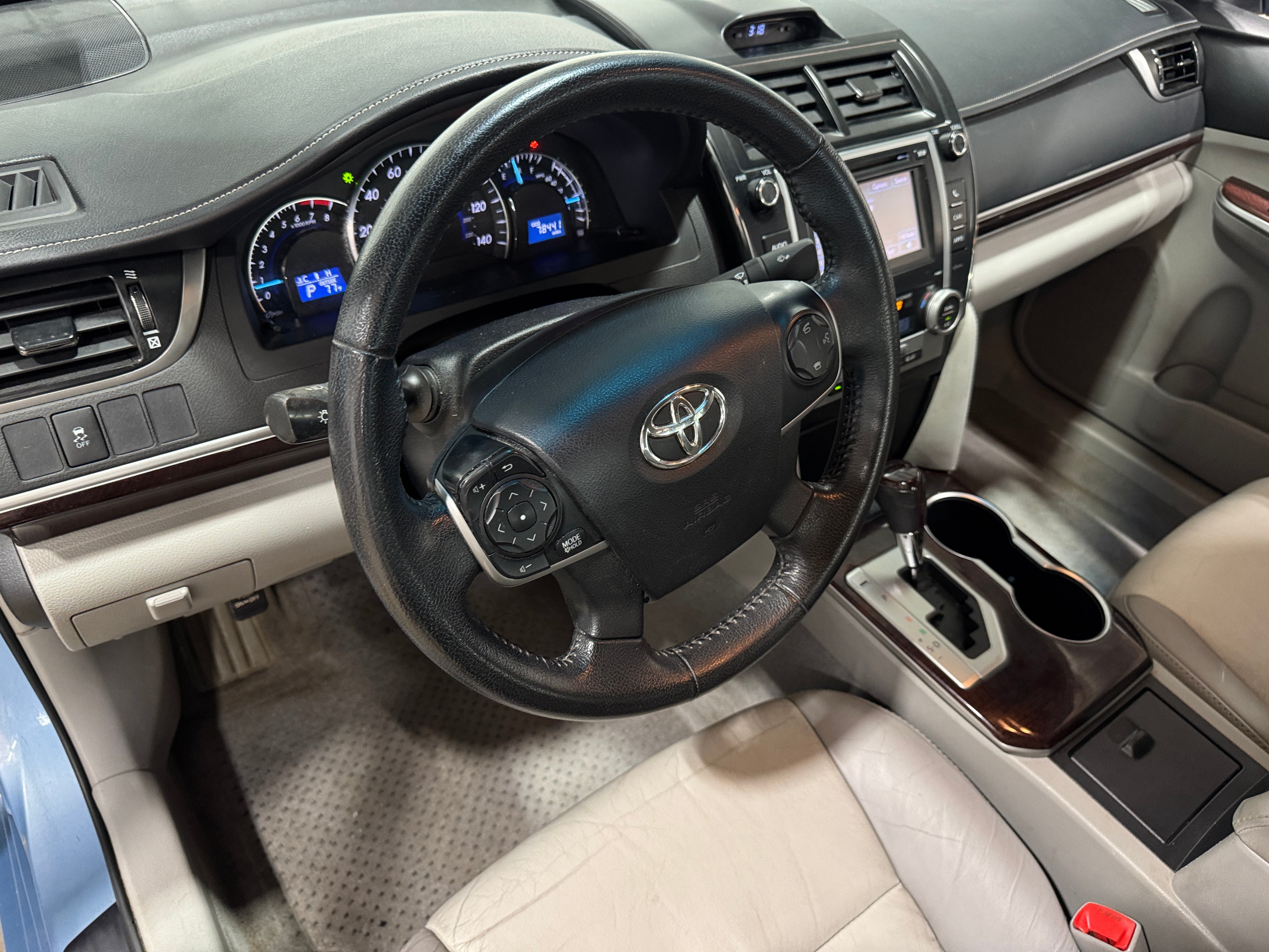 2012 Toyota Camry XLE 3