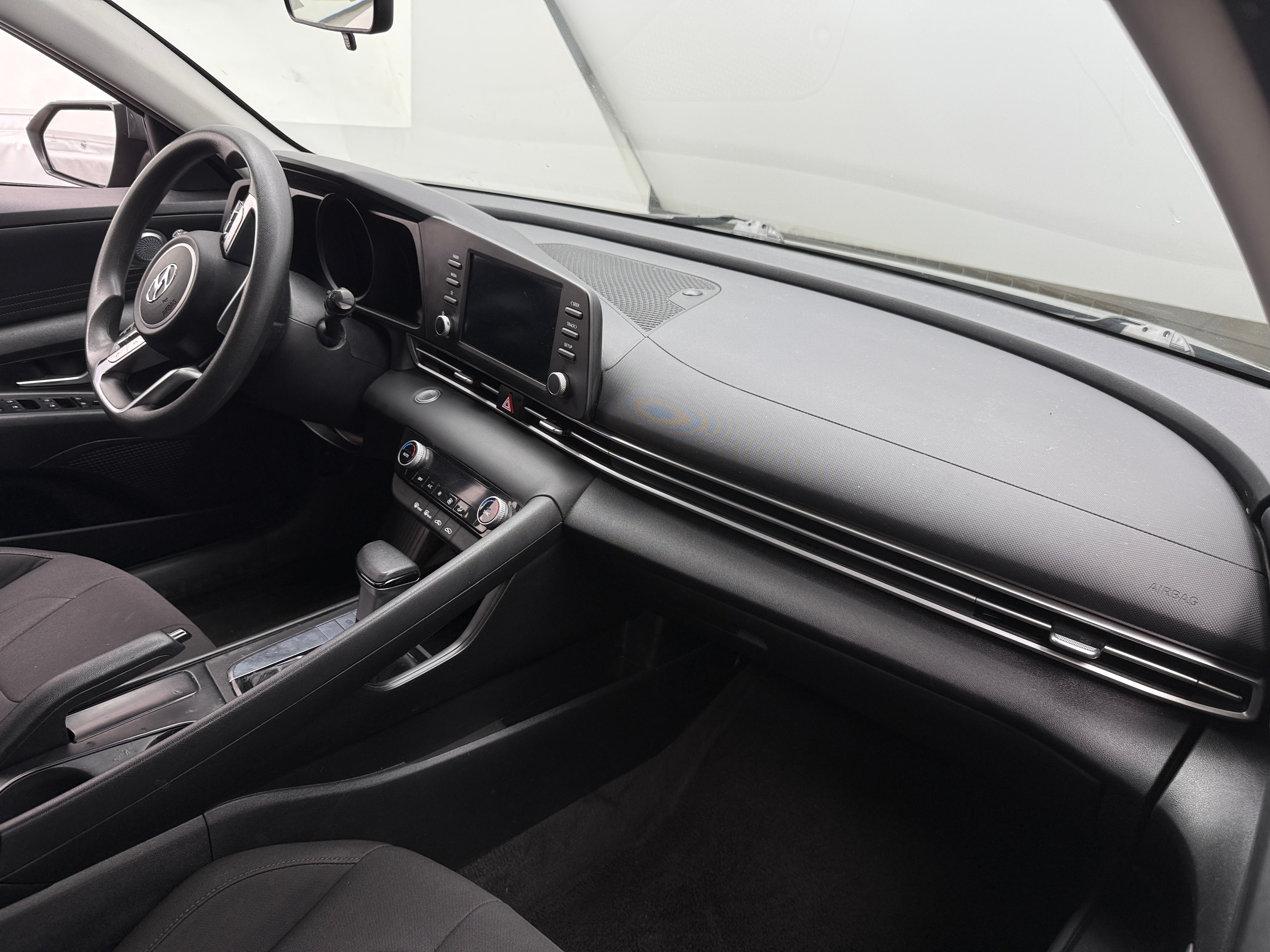 2023 Hyundai Elantra SEL 3