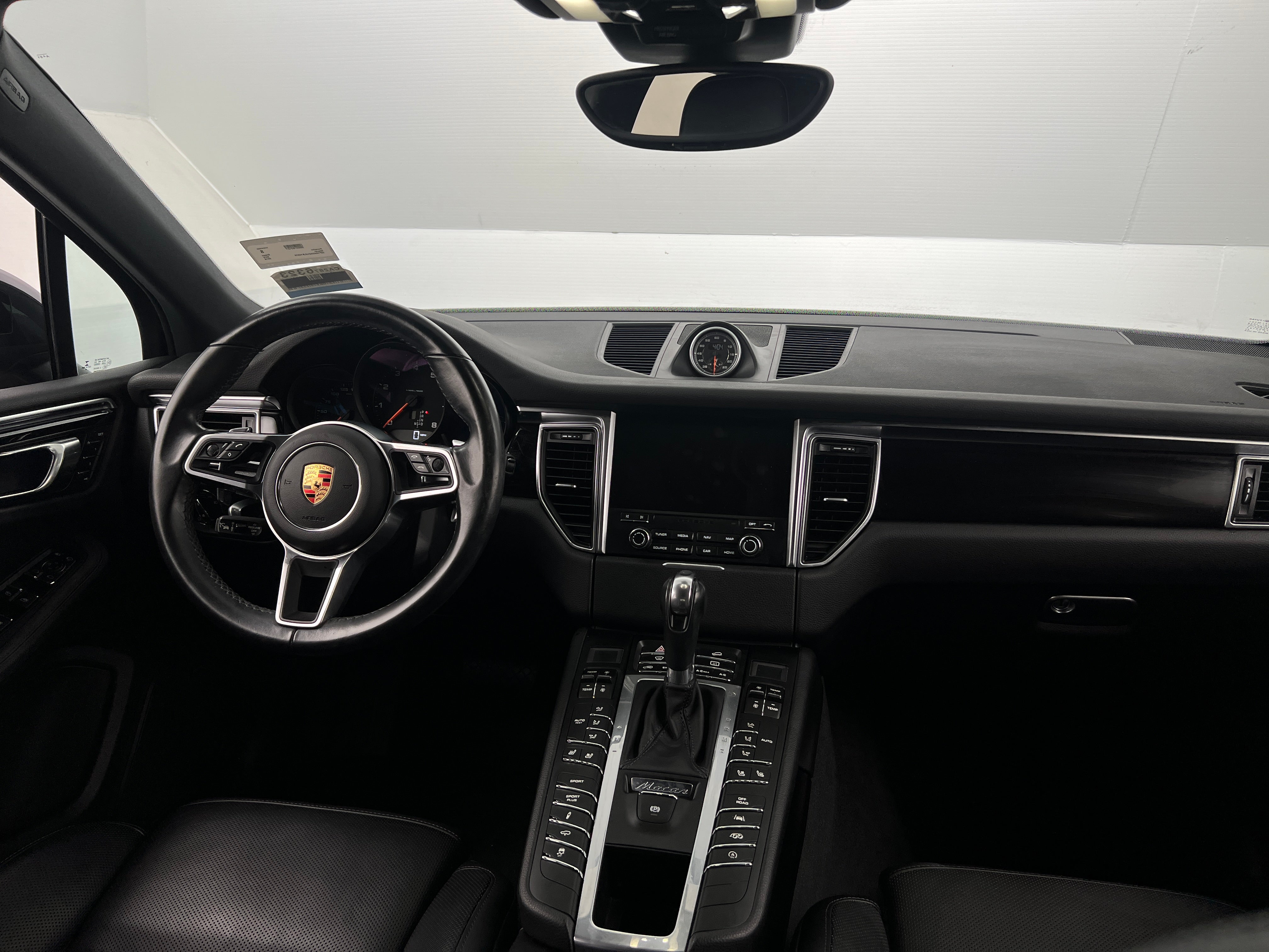 2018 Porsche Macan Base 2