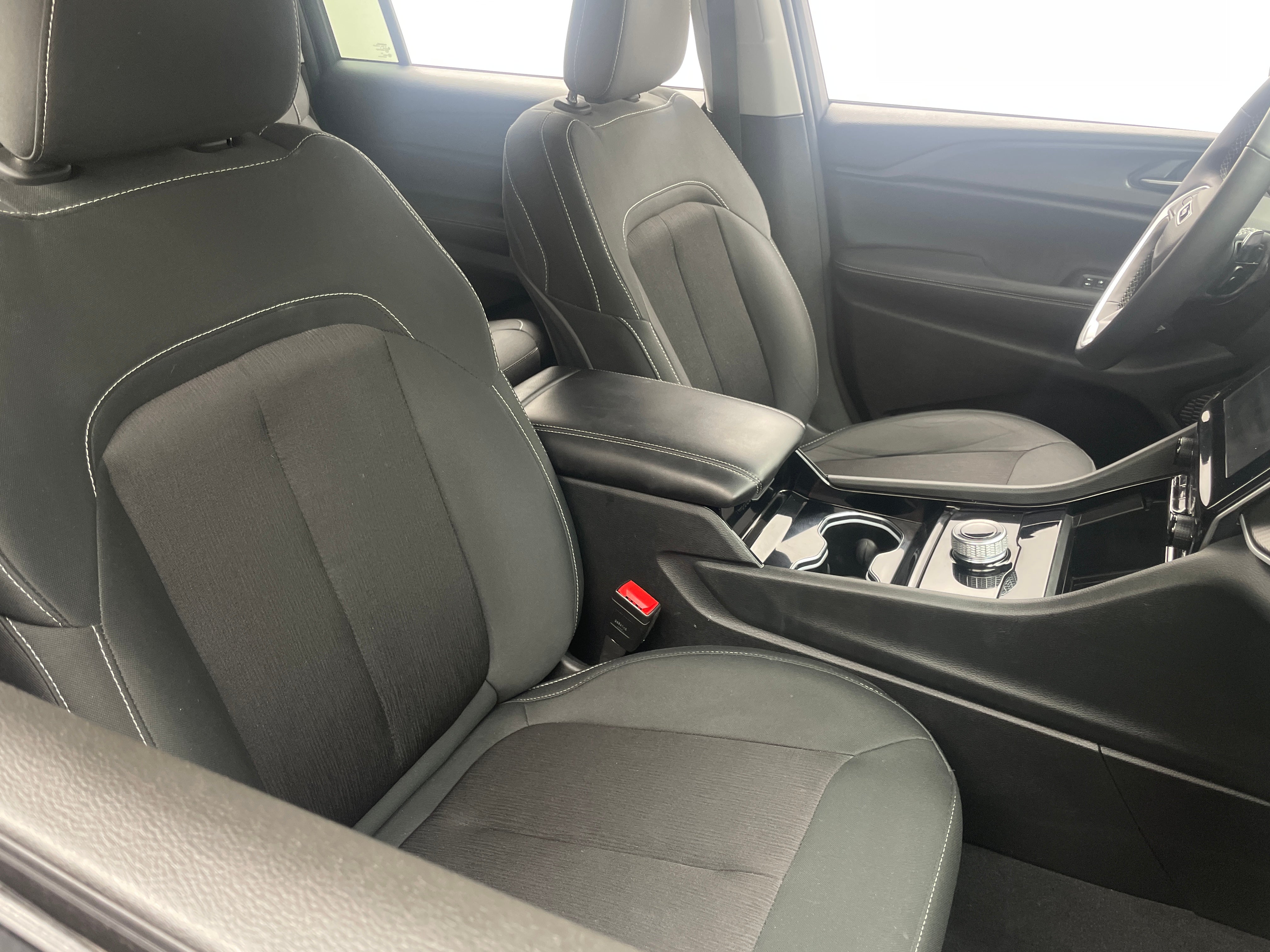 2023 Jeep Grand Cherokee L Laredo 2