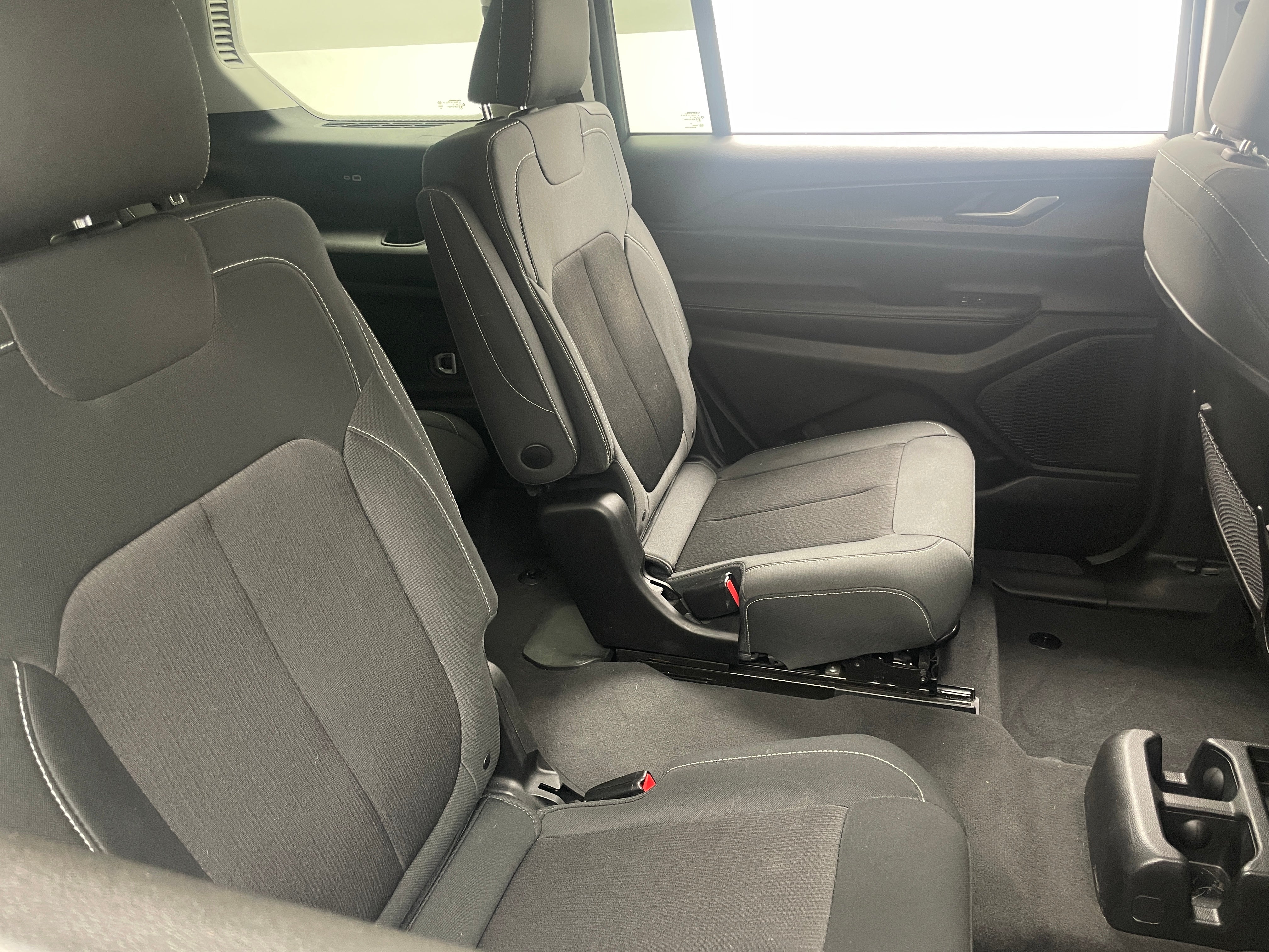 2023 Jeep Grand Cherokee L Laredo 6