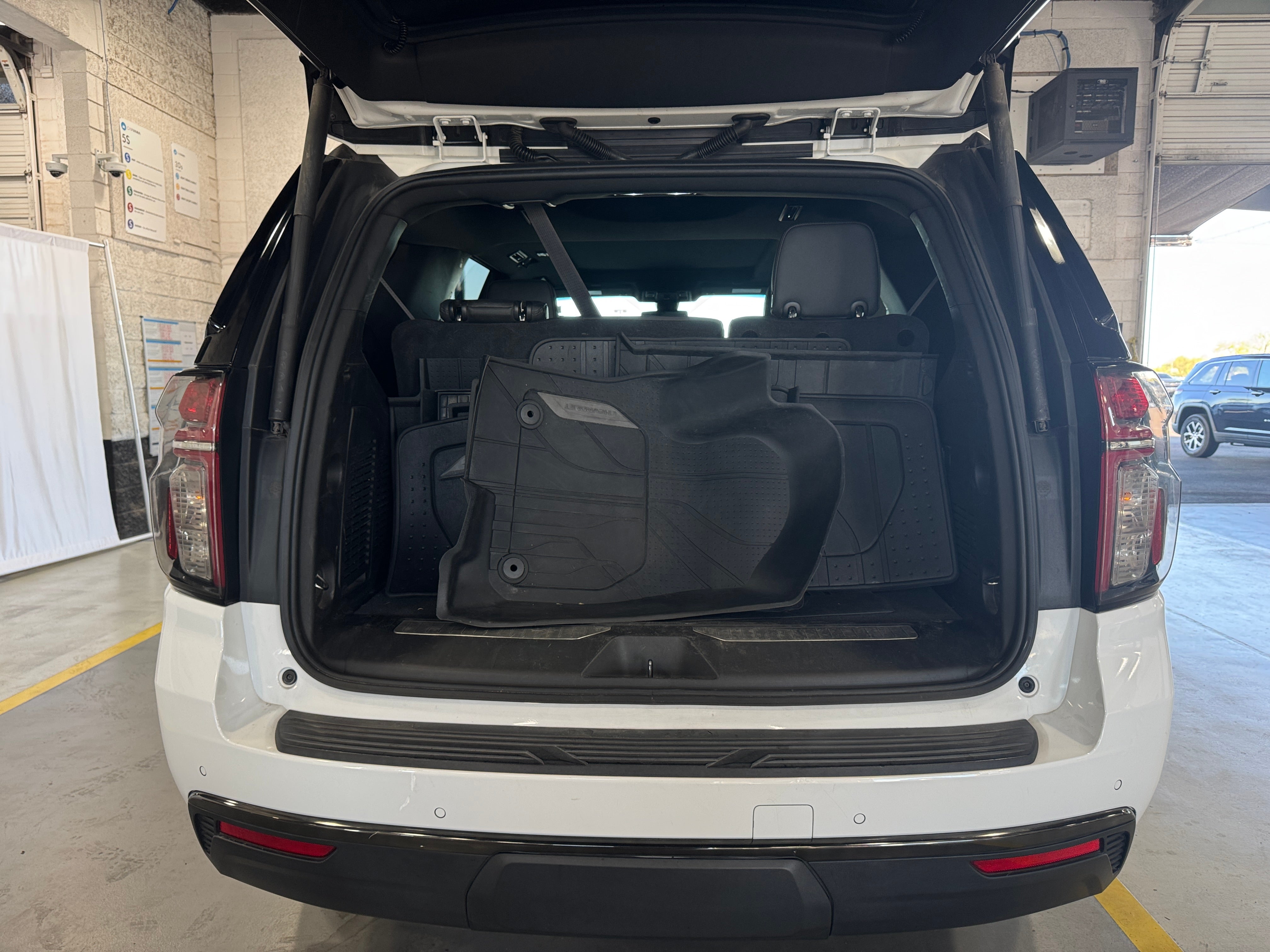 2022 Chevrolet Tahoe Z71 6