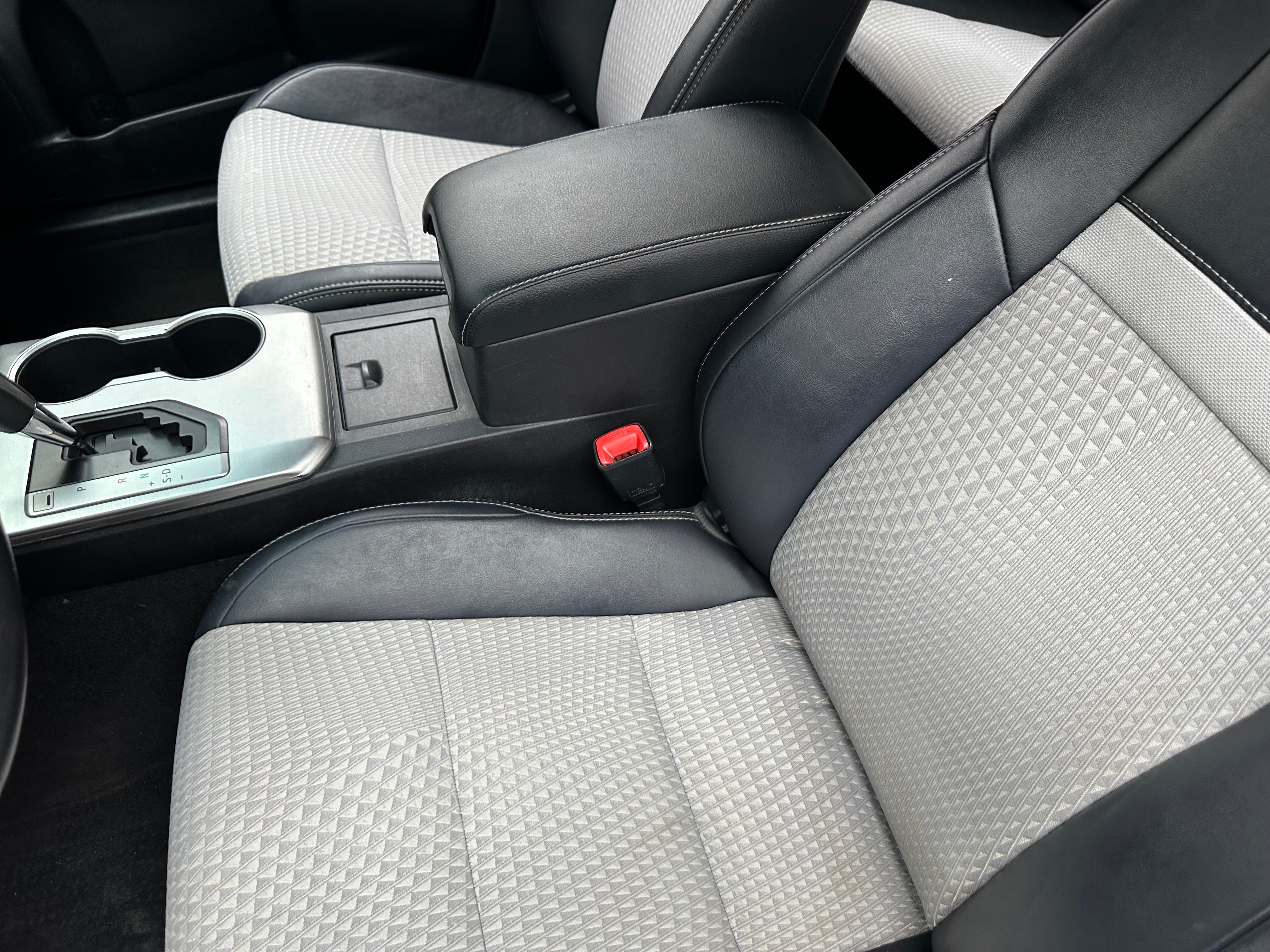 2014 Toyota Camry SE 2