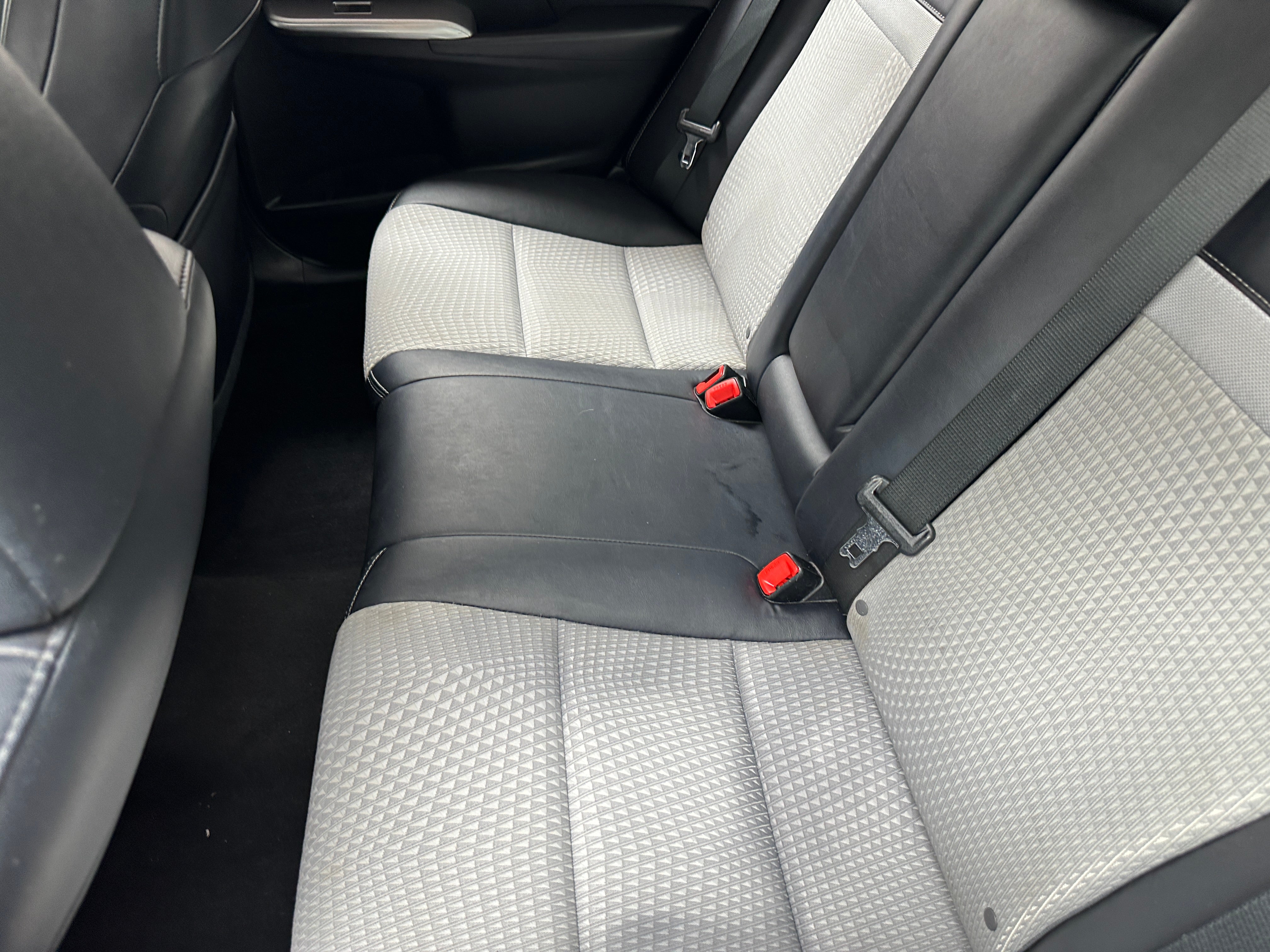 2014 Toyota Camry SE 6