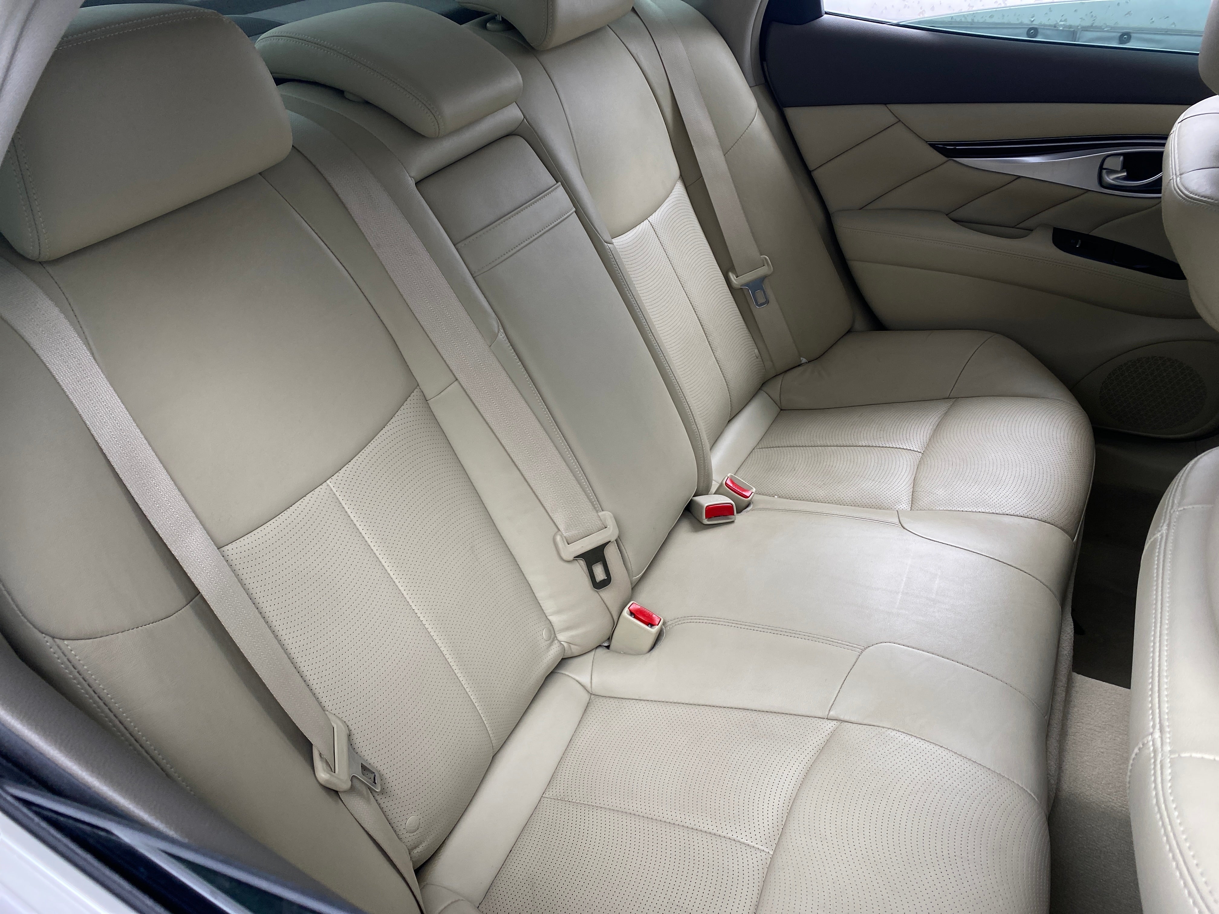 2013 INFINITI M37  5