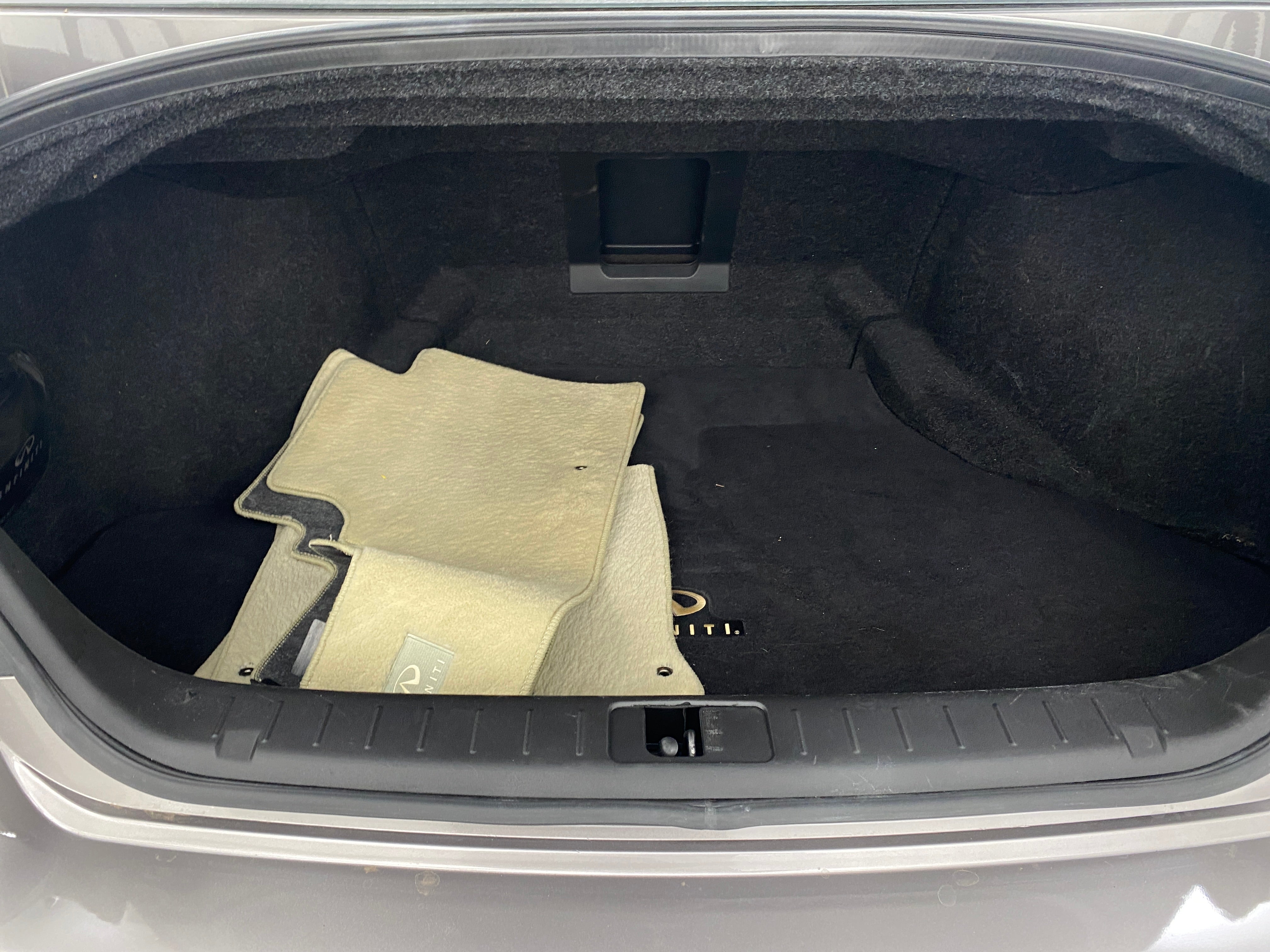 2013 INFINITI M37  6