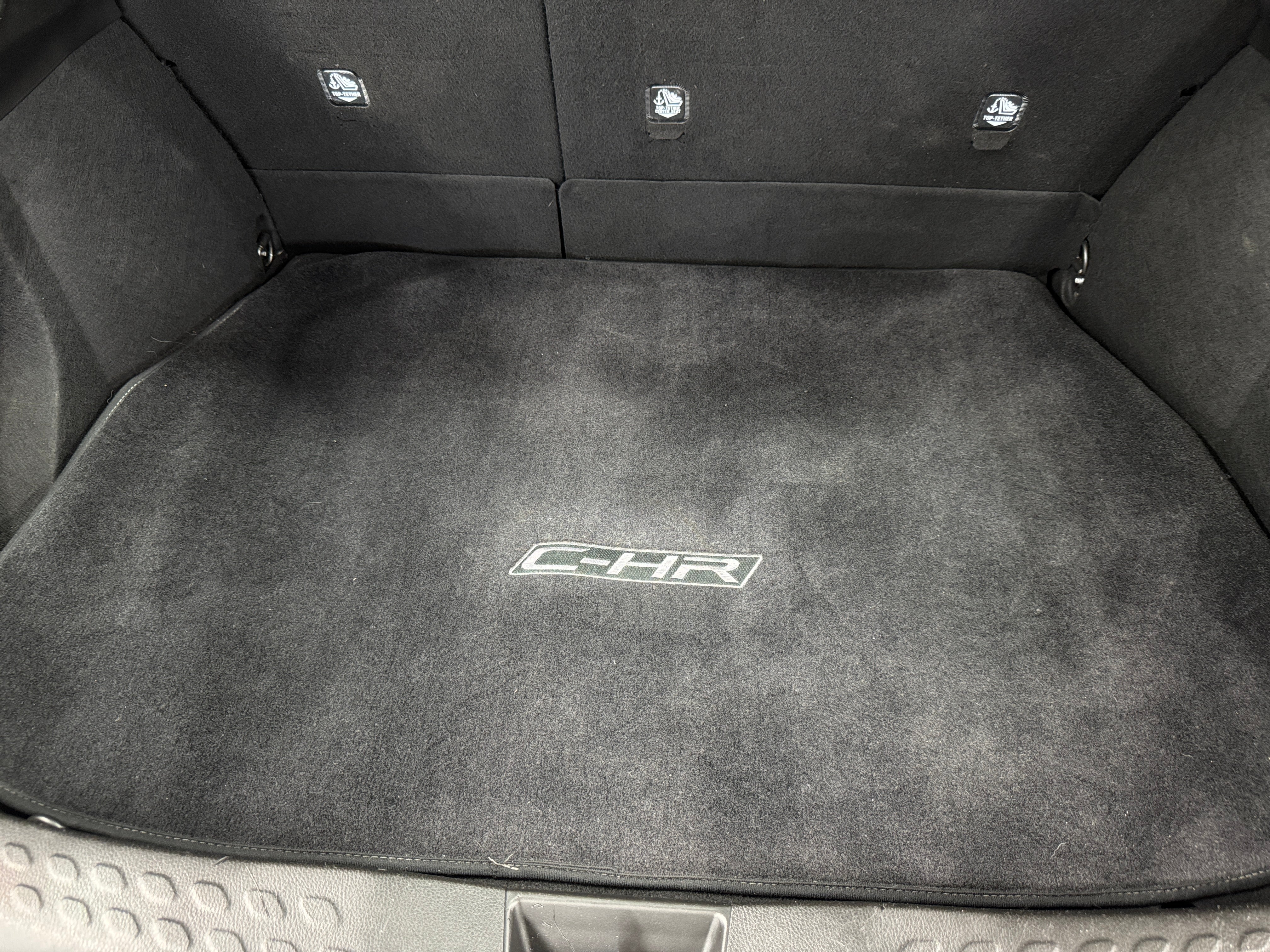 2019 Toyota C-HR LE 7