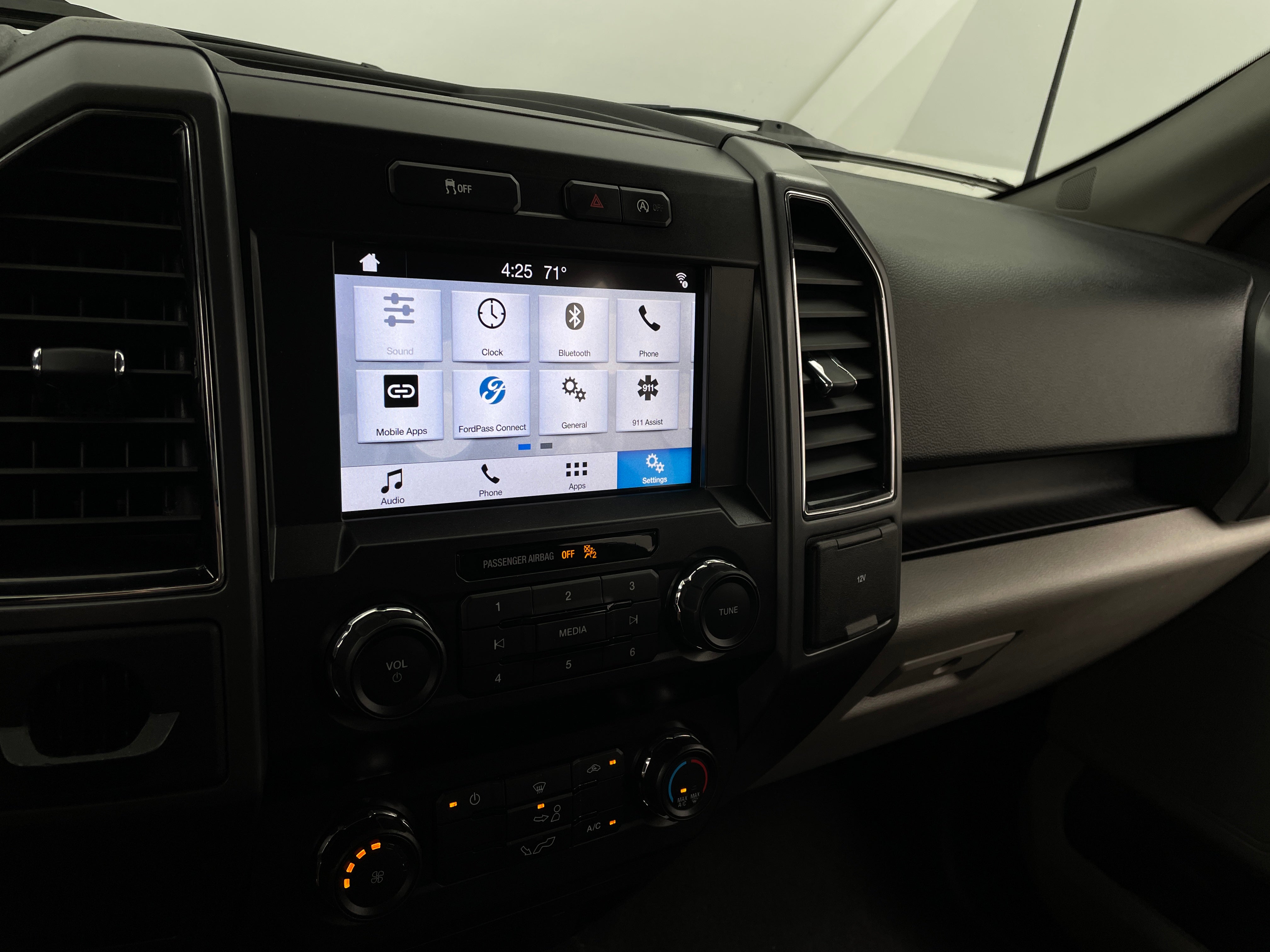 2019 Ford Econoline E-150 4