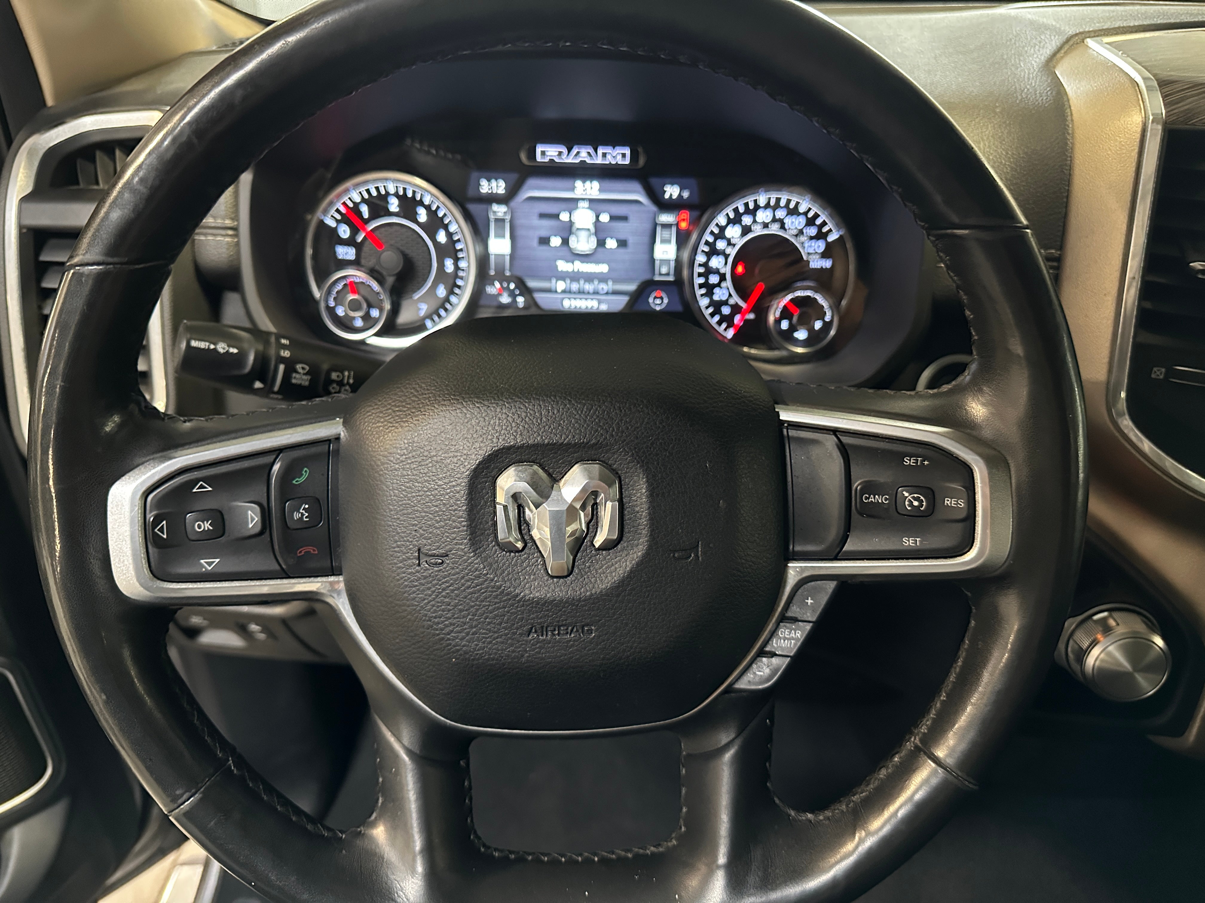 2019 RAM 1500 Laramie 4