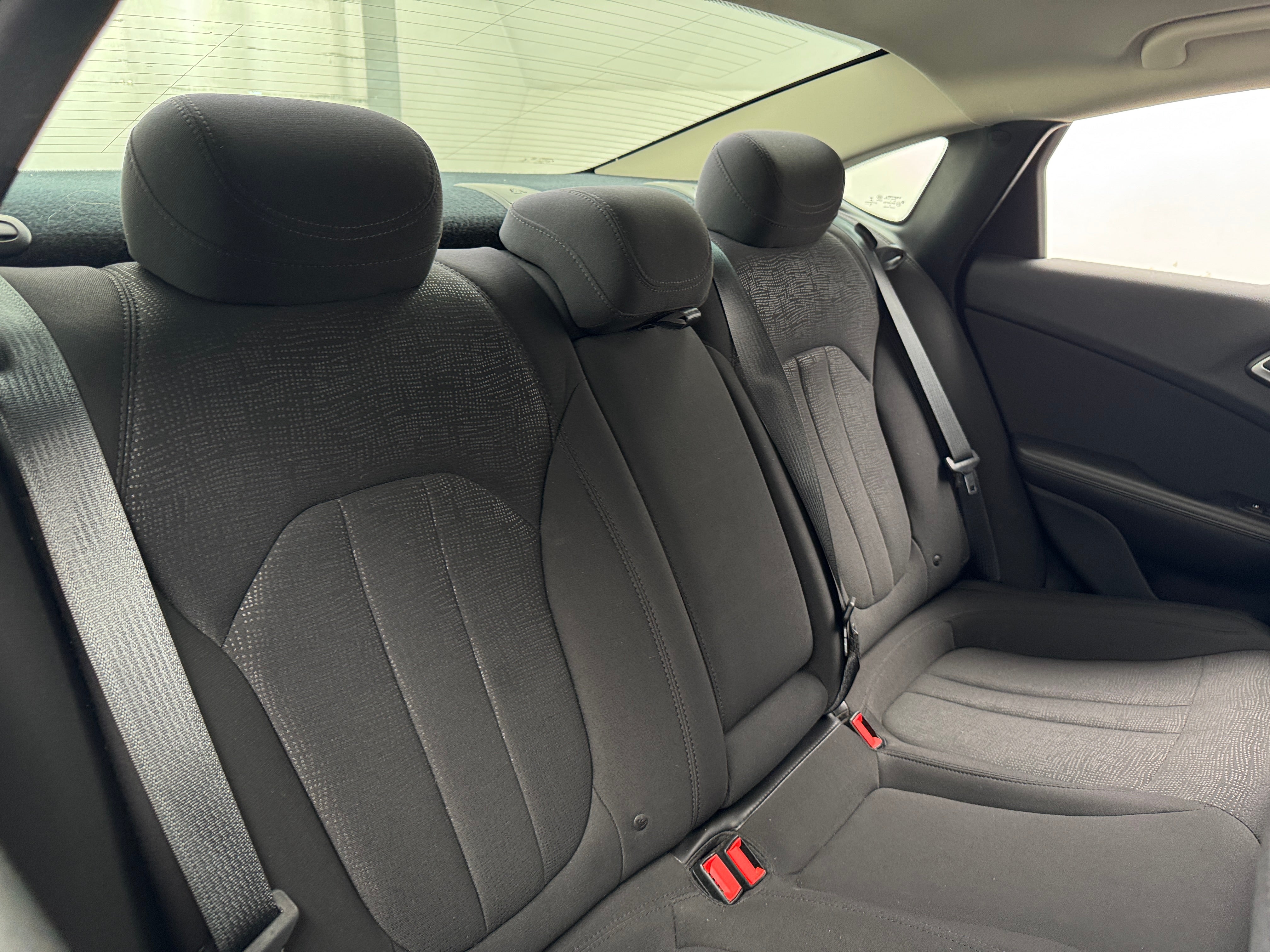 2015 Chrysler 200 Limited 6