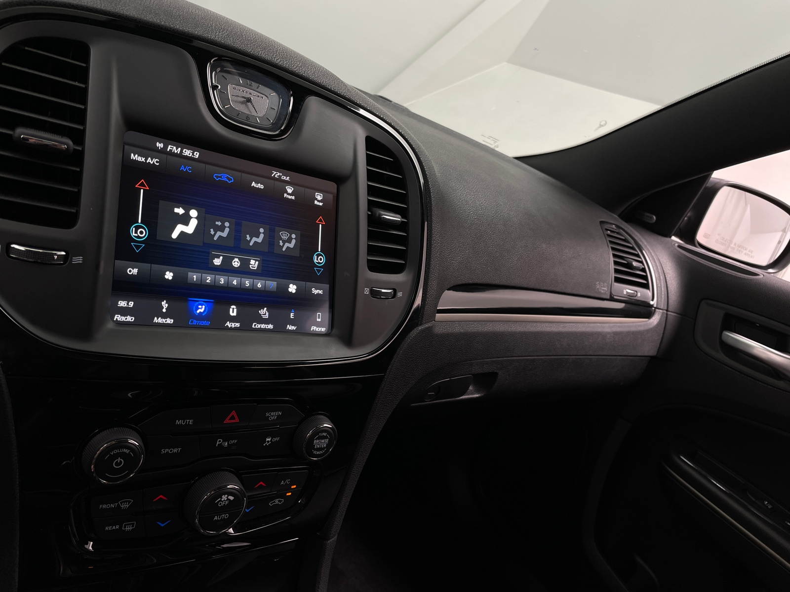Thumbnail: 2018 Chrysler 300 - 3