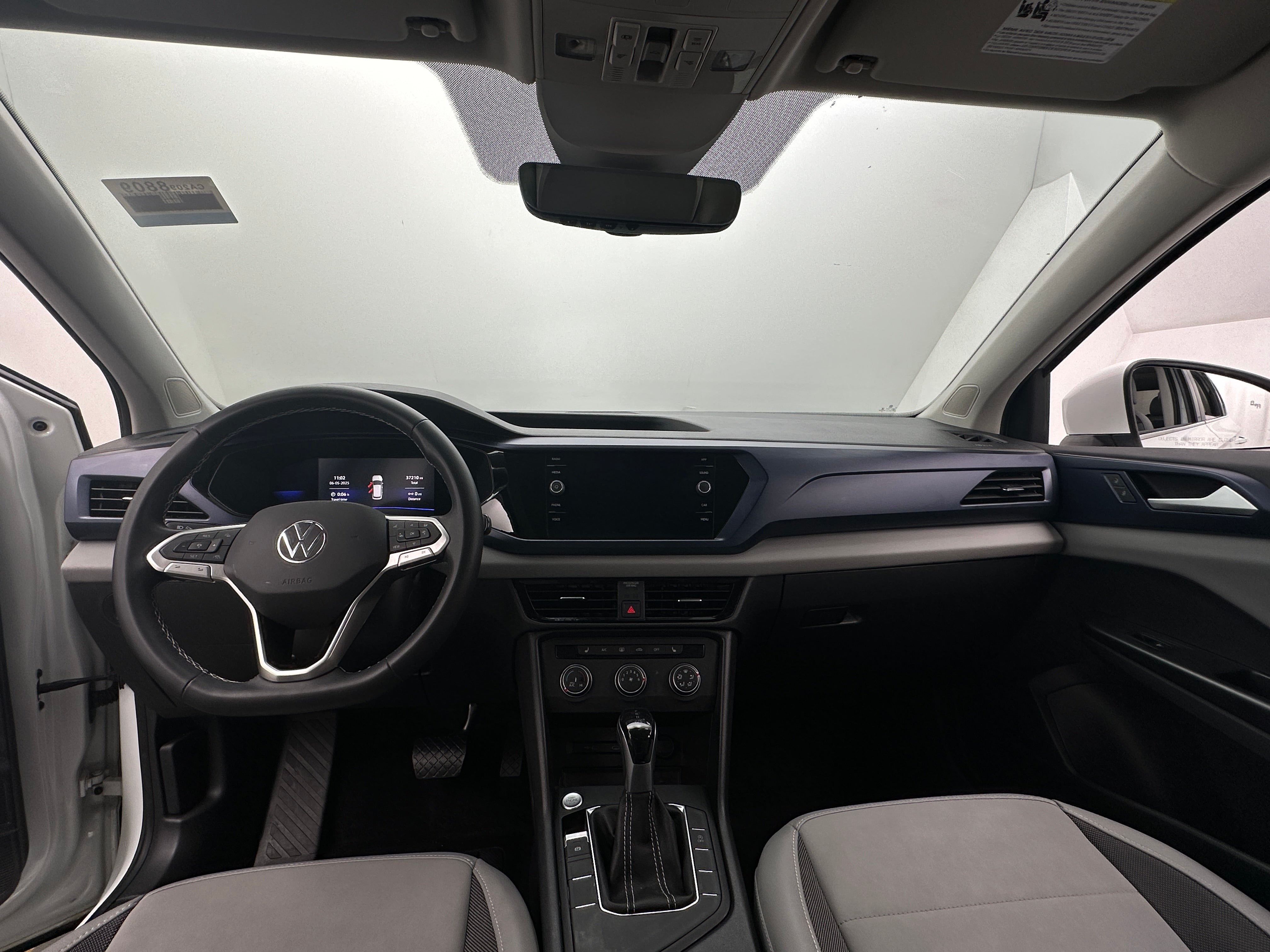 2022 Volkswagen Taos SE 2
