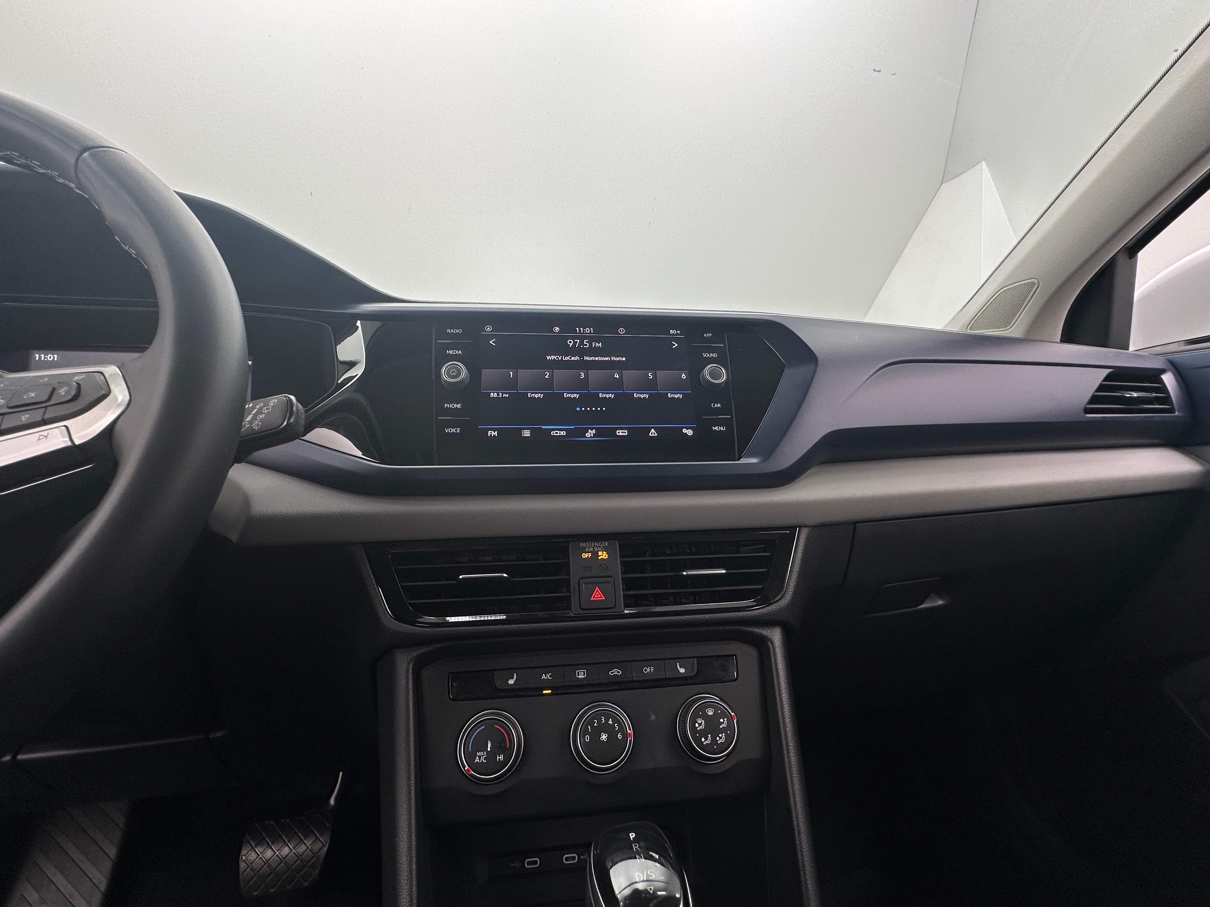 2022 Volkswagen Taos SE 3