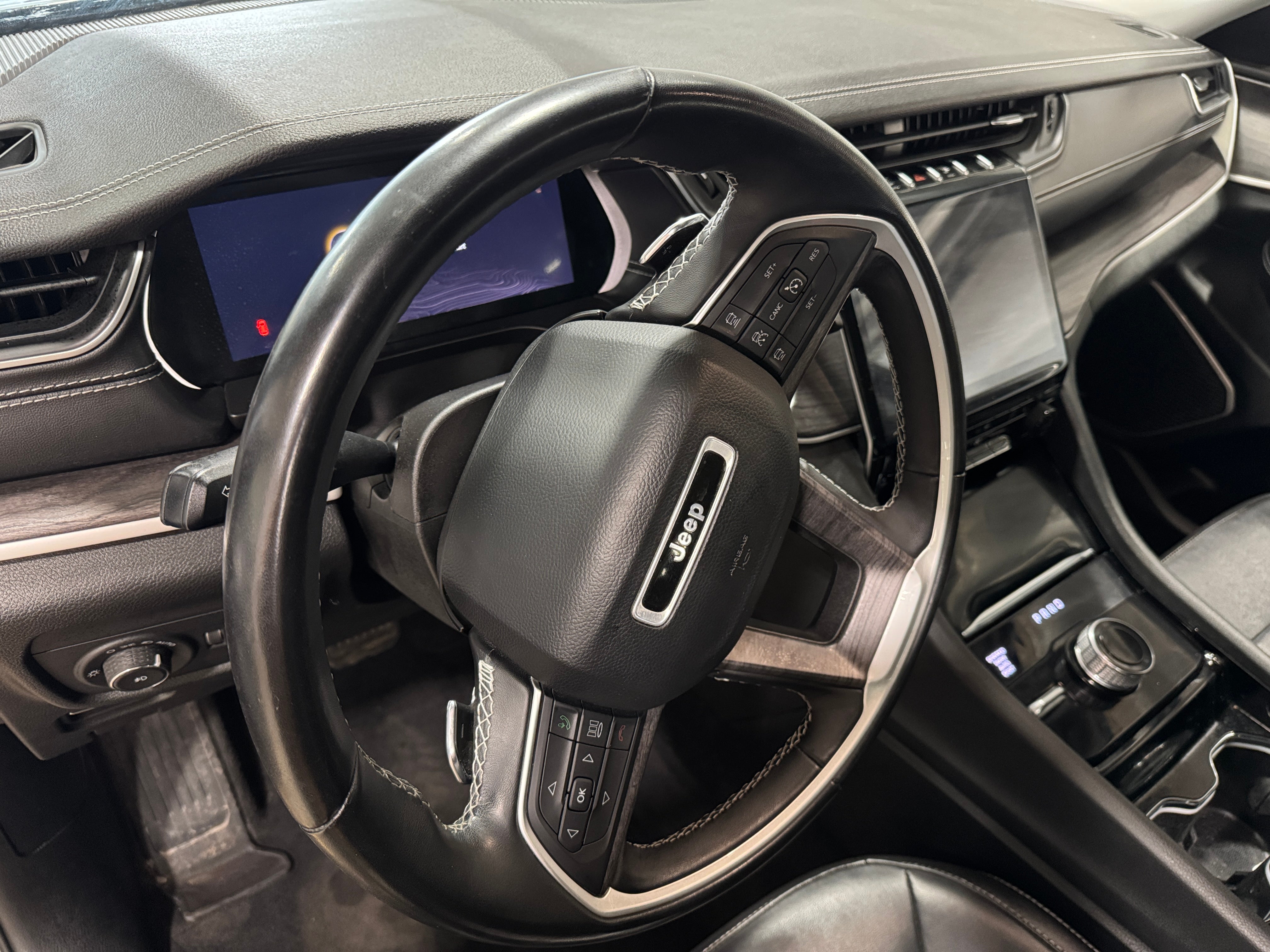 2022 Jeep Grand Cherokee Limited Edition 2