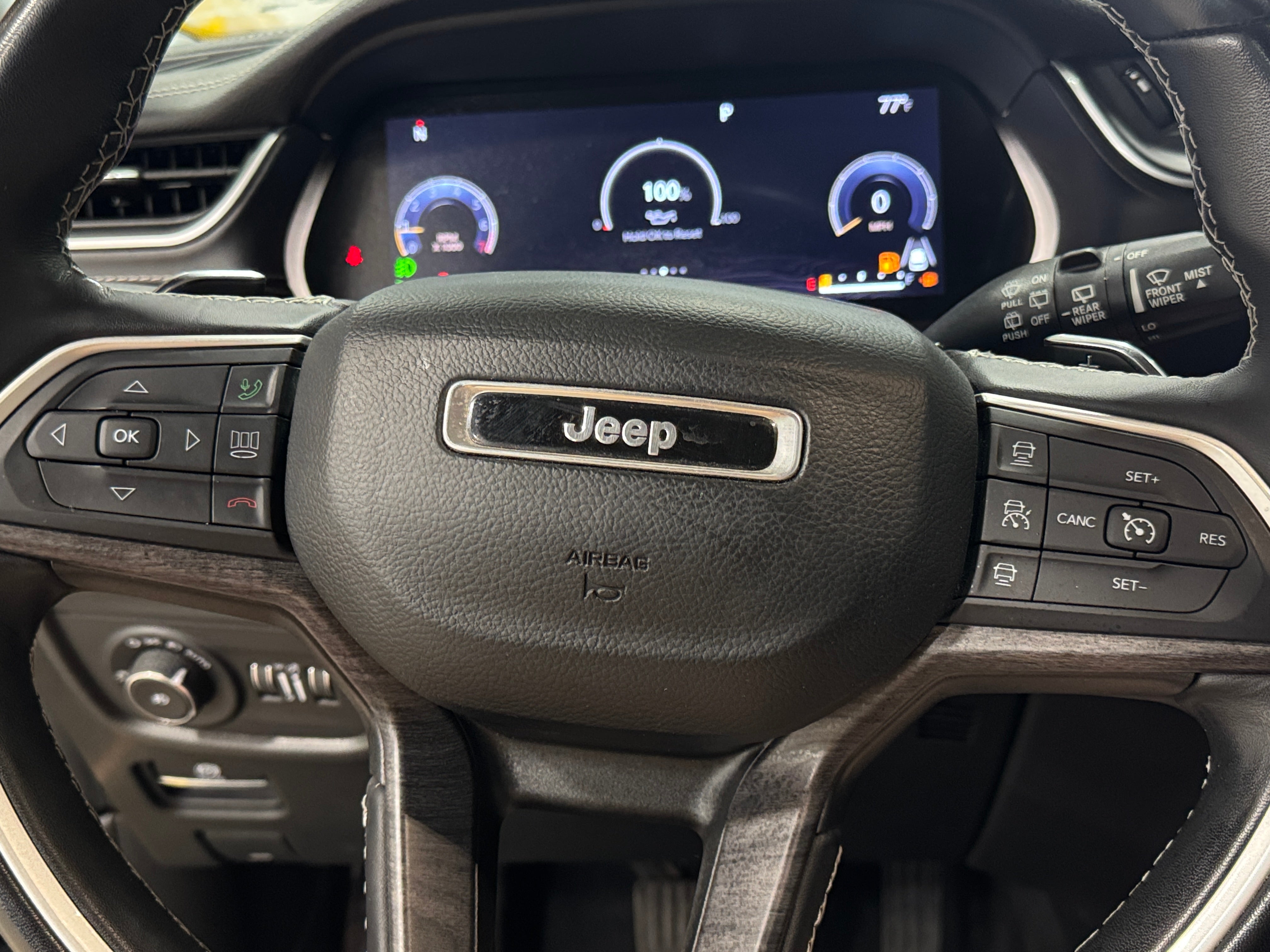2022 Jeep Grand Cherokee Limited Edition 4