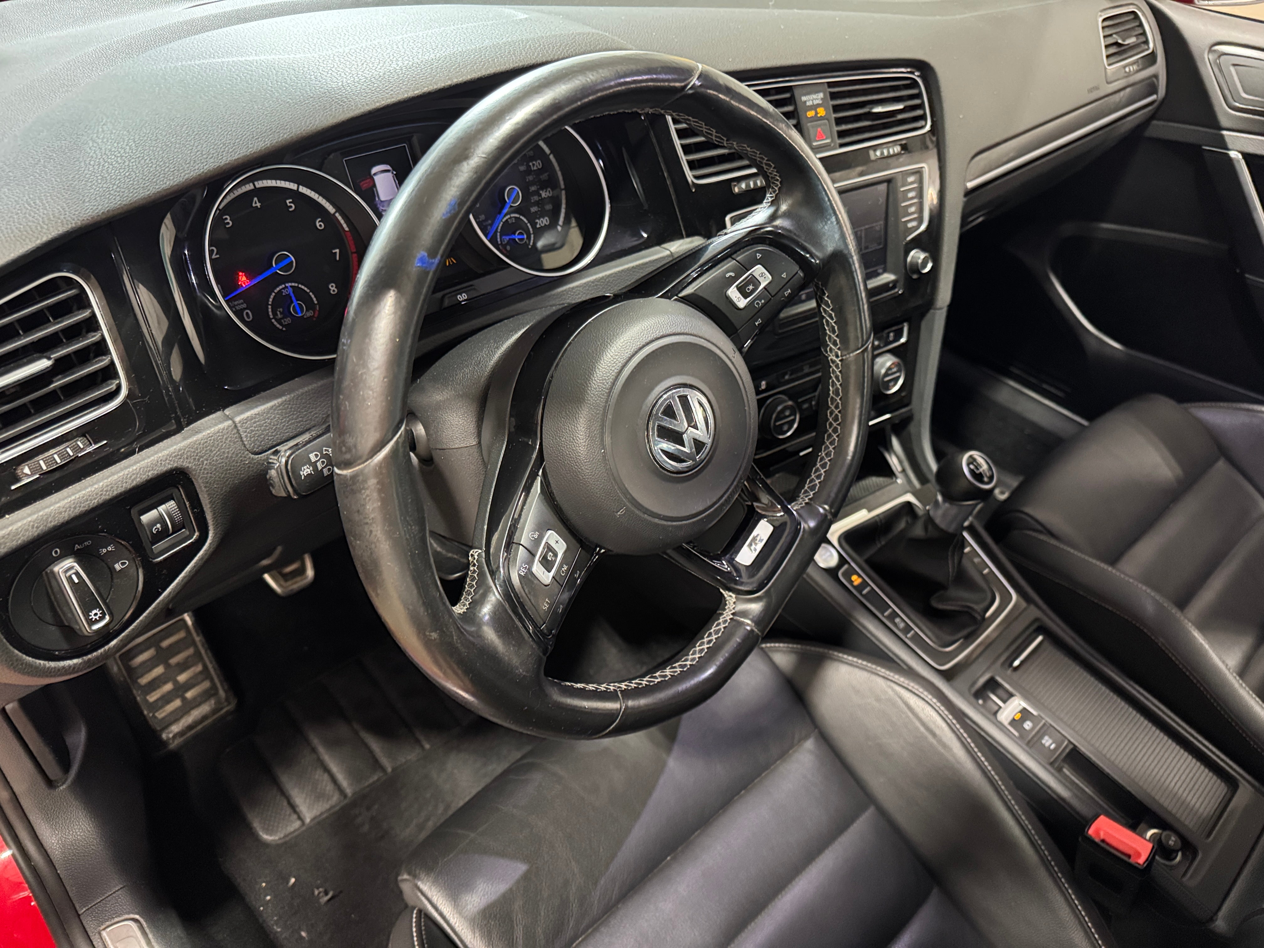 2017 Volkswagen Golf R 2