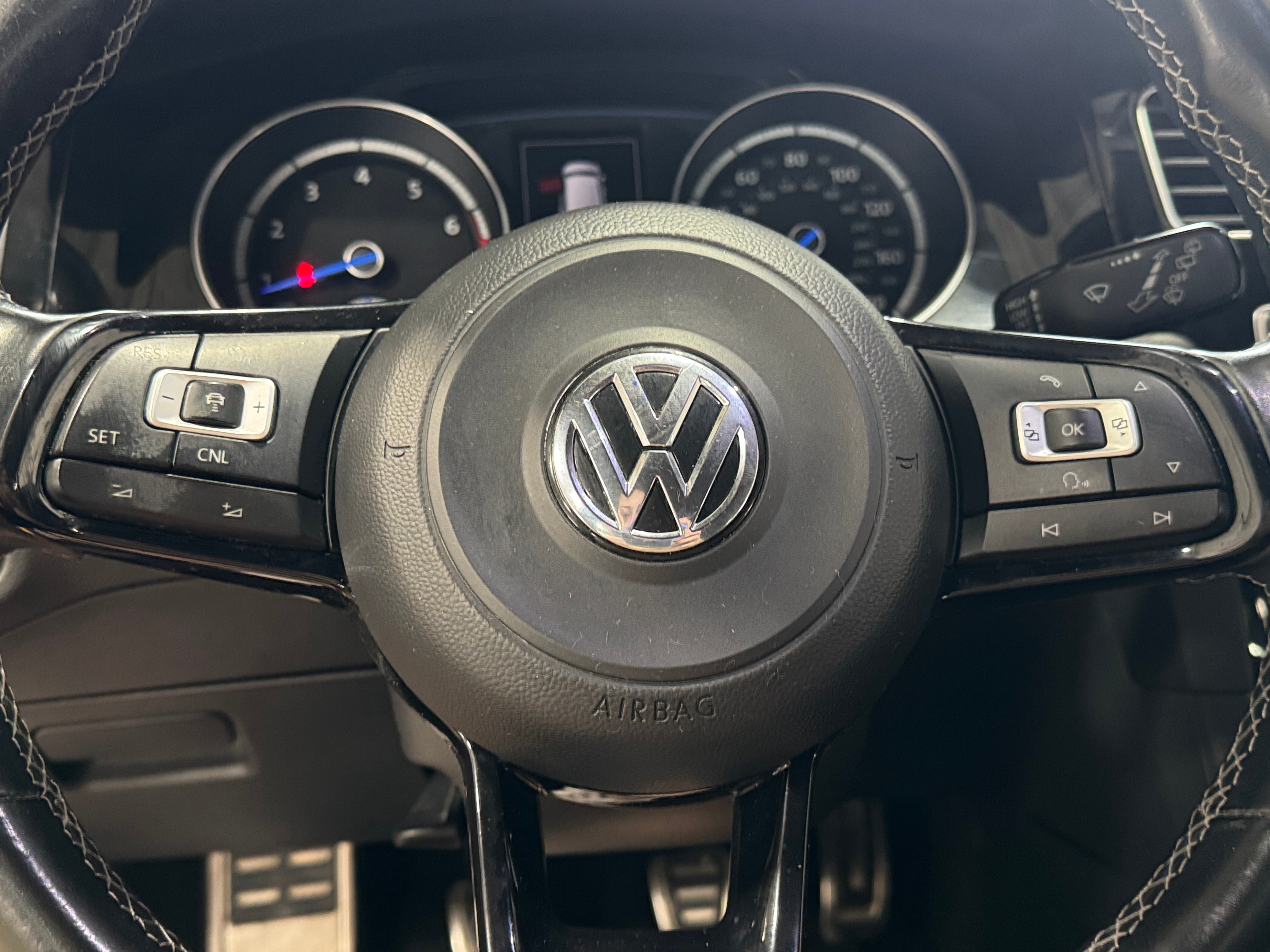 2017 Volkswagen Golf R 4