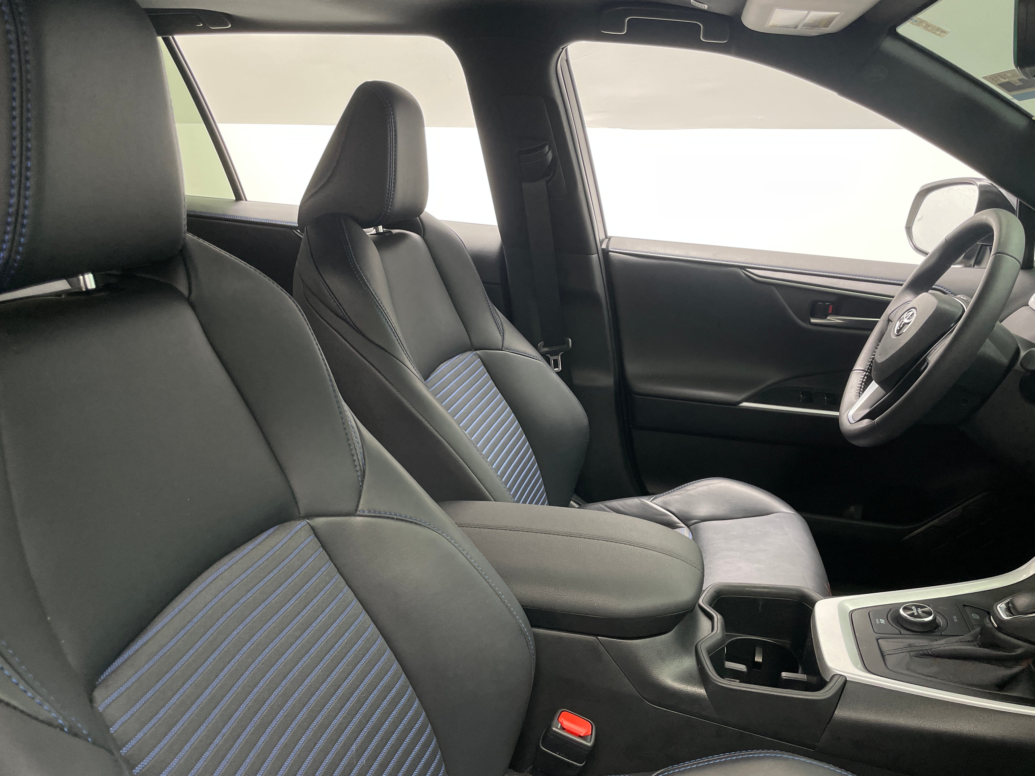 2024 Toyota RAV4 XSE 2