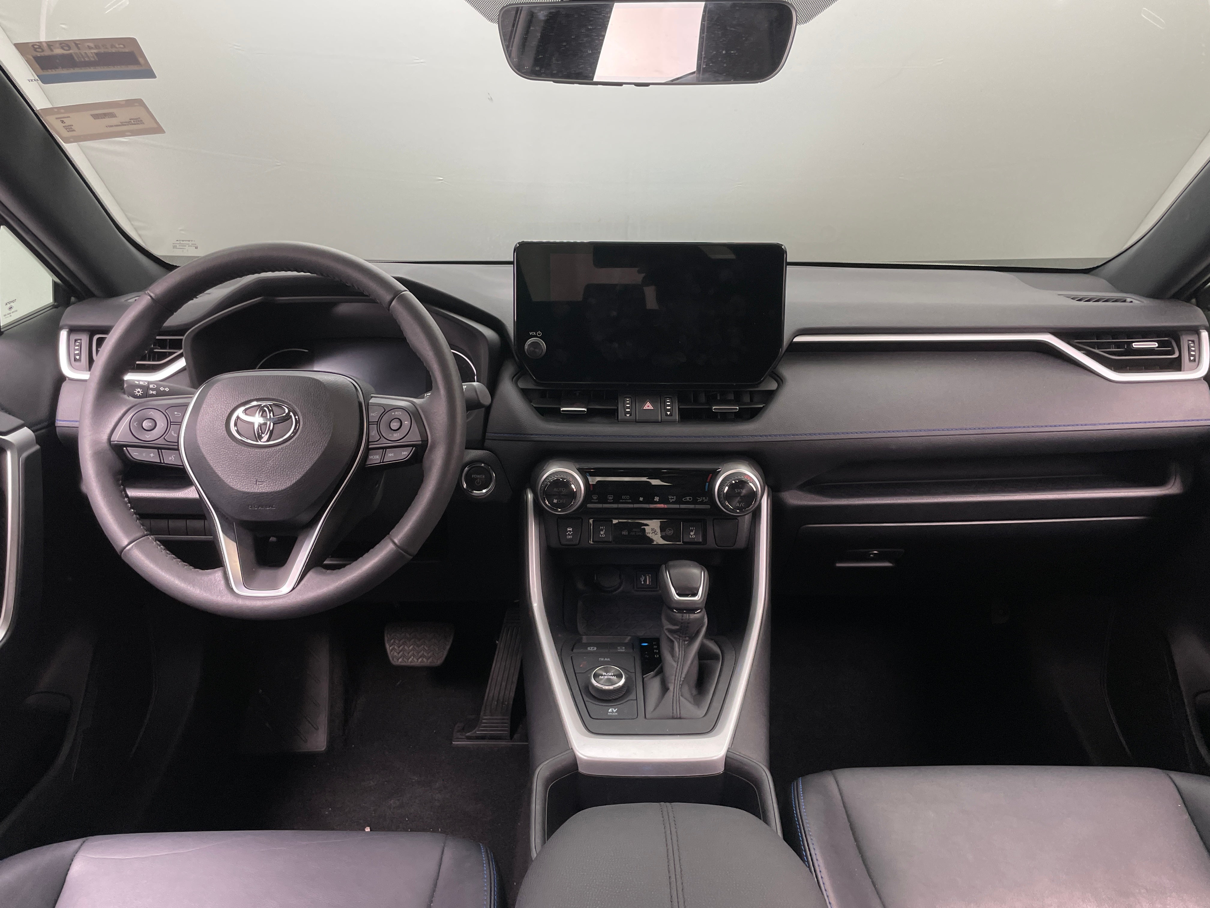 2024 Toyota RAV4 XSE 3