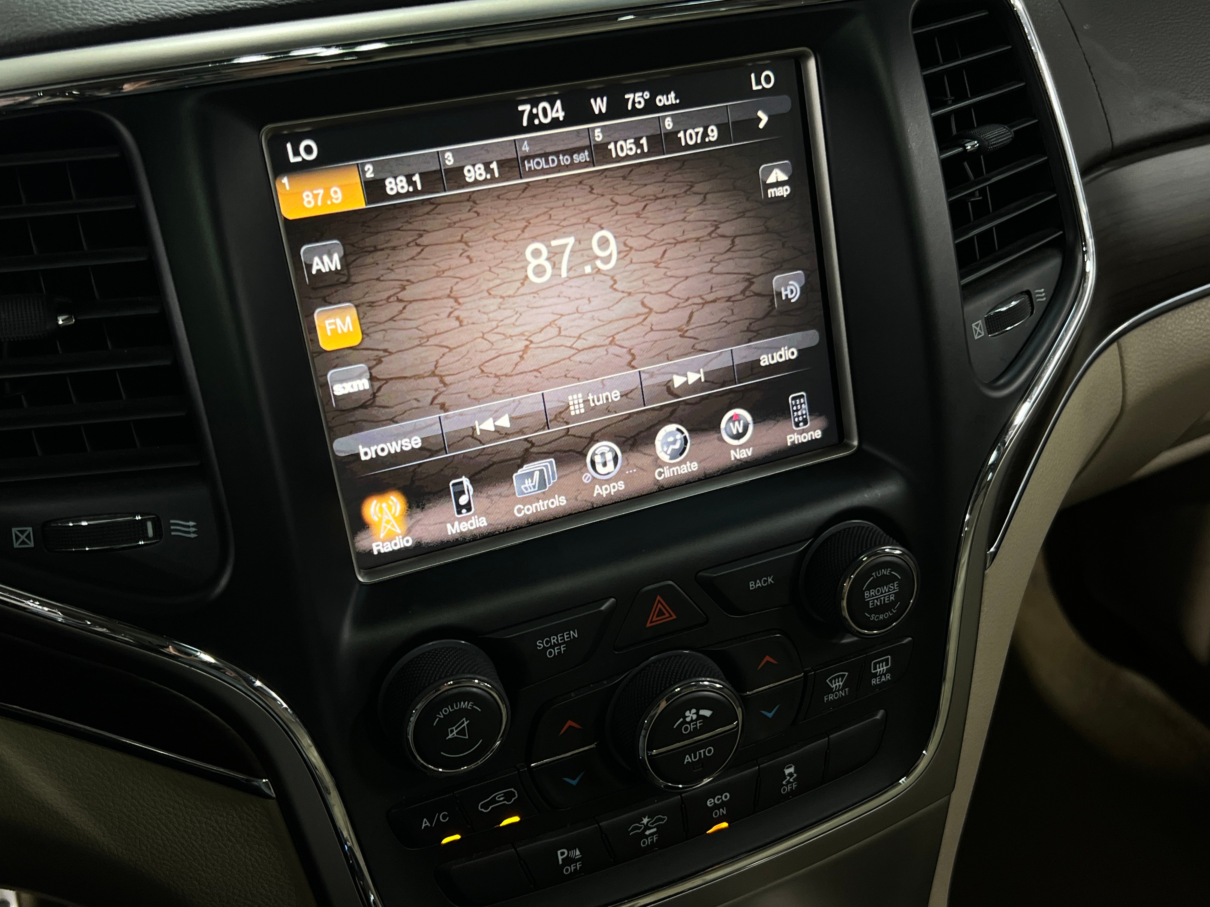 2014 Jeep Grand Cherokee Overland 3