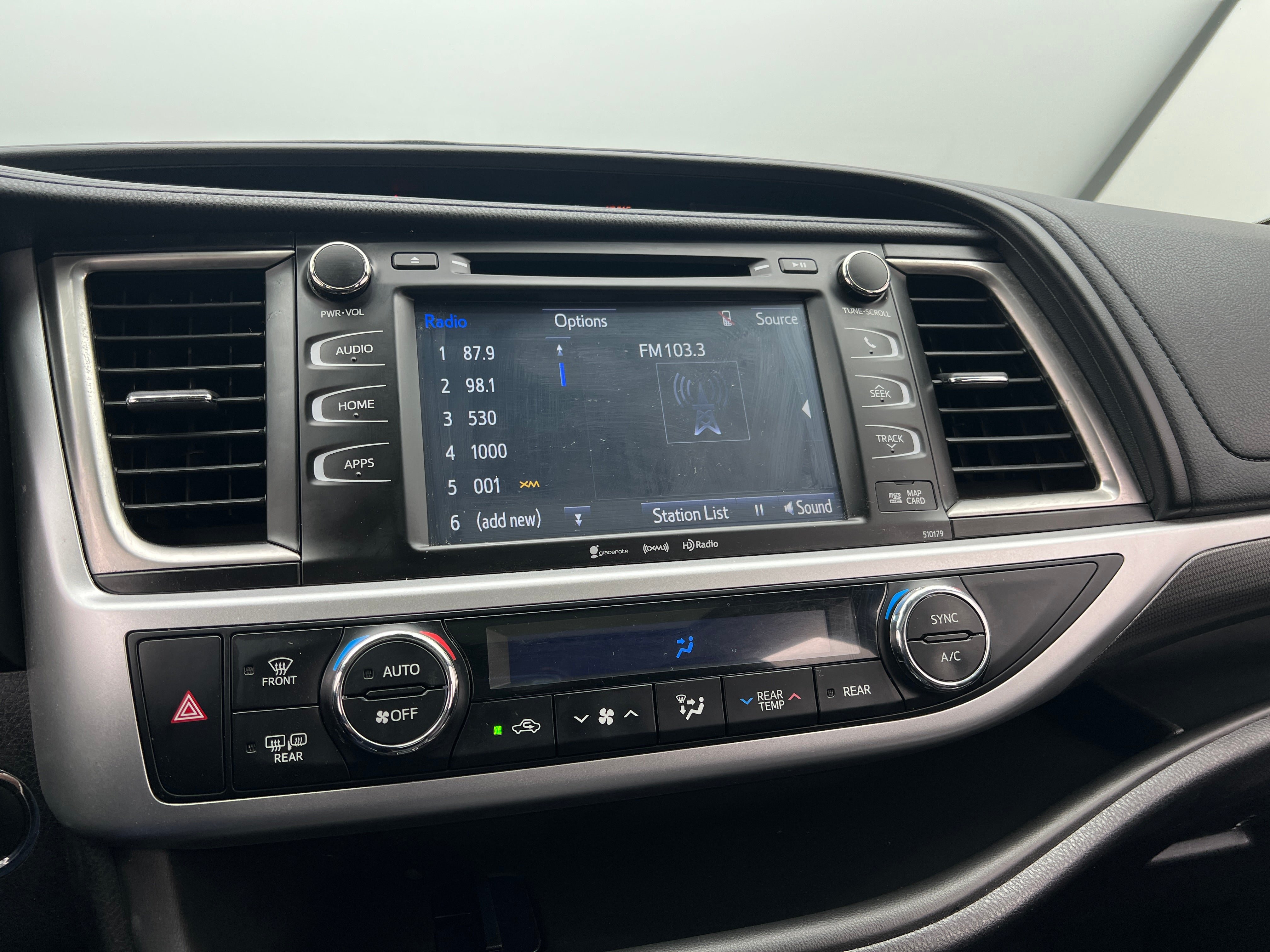 2018 Toyota Highlander SE 3